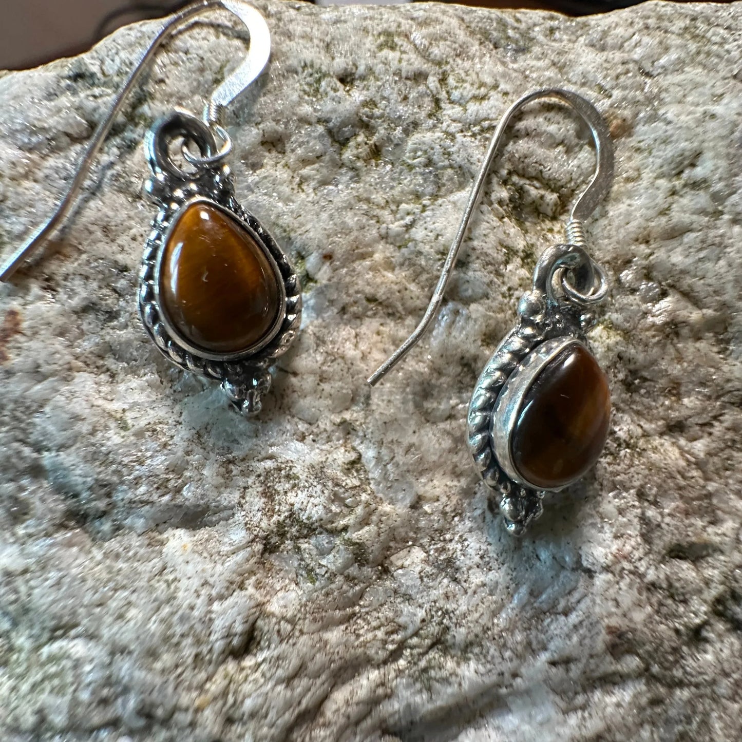 Navajo Heritage: Handcrafted Tiger Eye Dangle Earrings - Gift Box - Silver Elegant