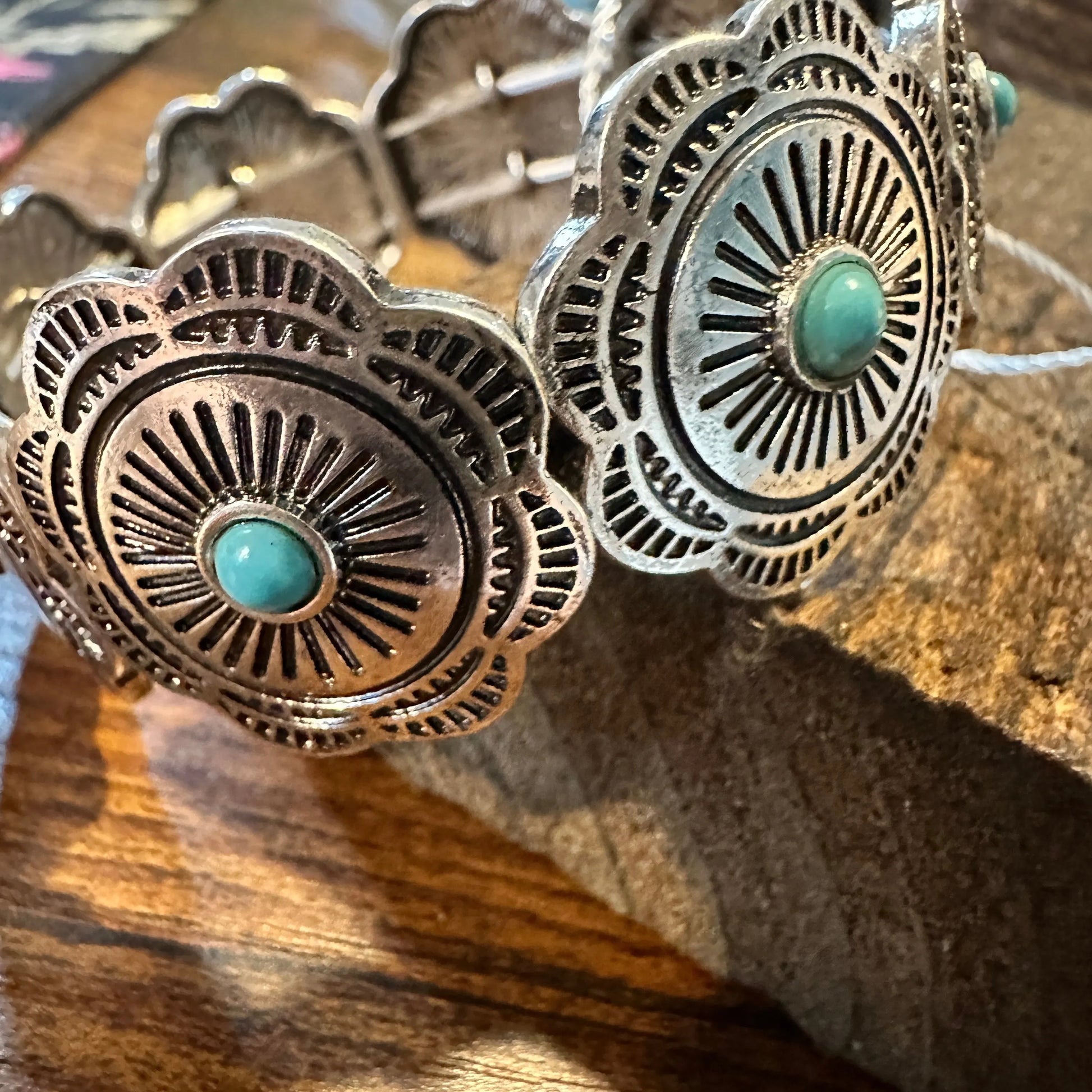 Handcrafted Boho Cowgirl Bracelet, Western Turquoise Floral Concho Stretch Bracelet, Gift Box - Silver Elegant