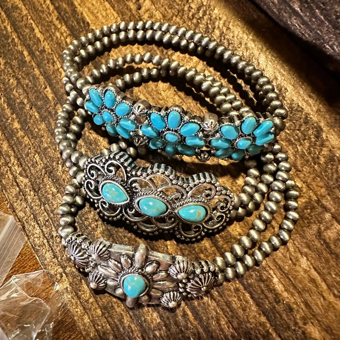 BohoChic Turquoise Flower Bracelet: Stretch & Stylish - Silver Elegant
