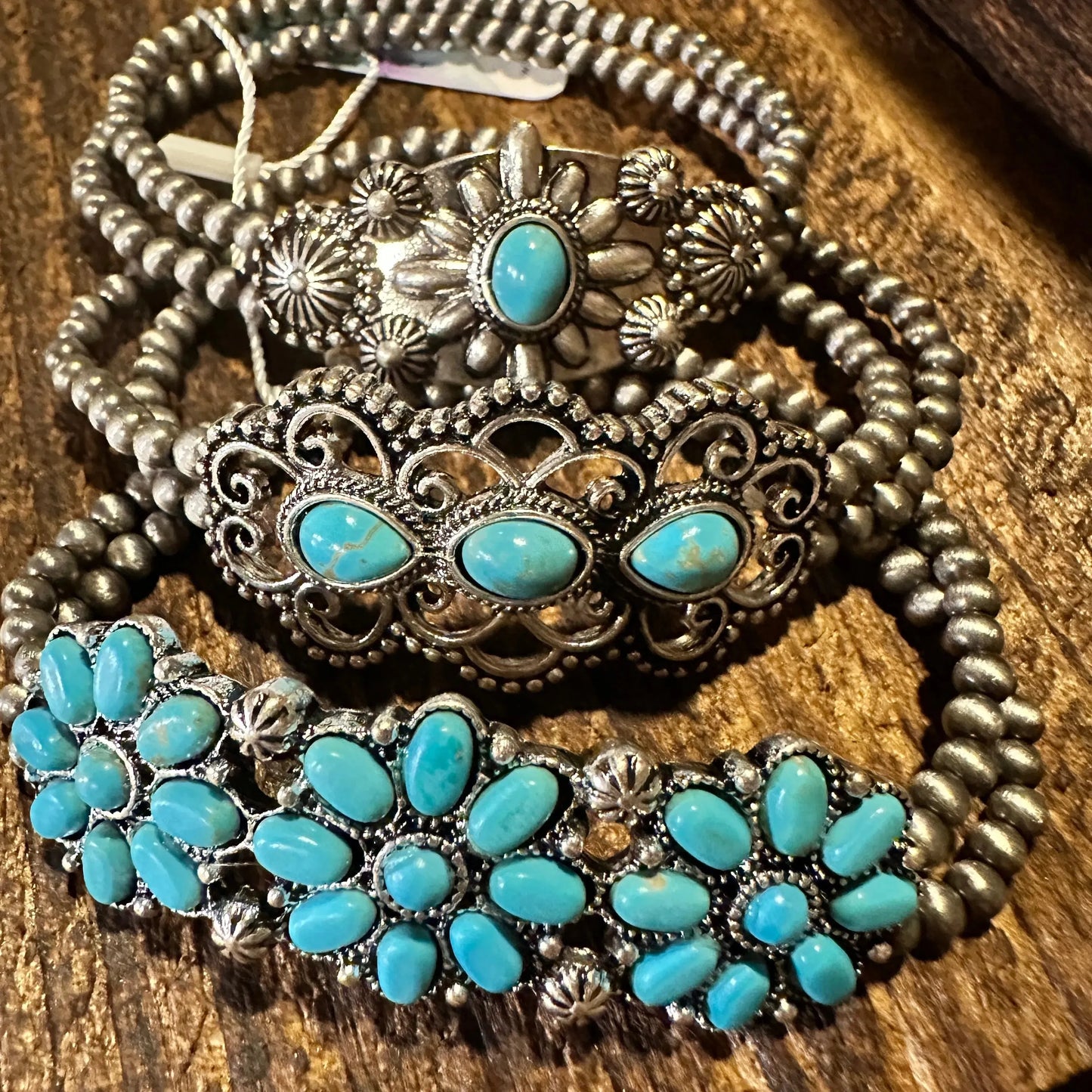 BohoChic Turquoise Flower Bracelet: Stretch & Stylish - Silver Elegant