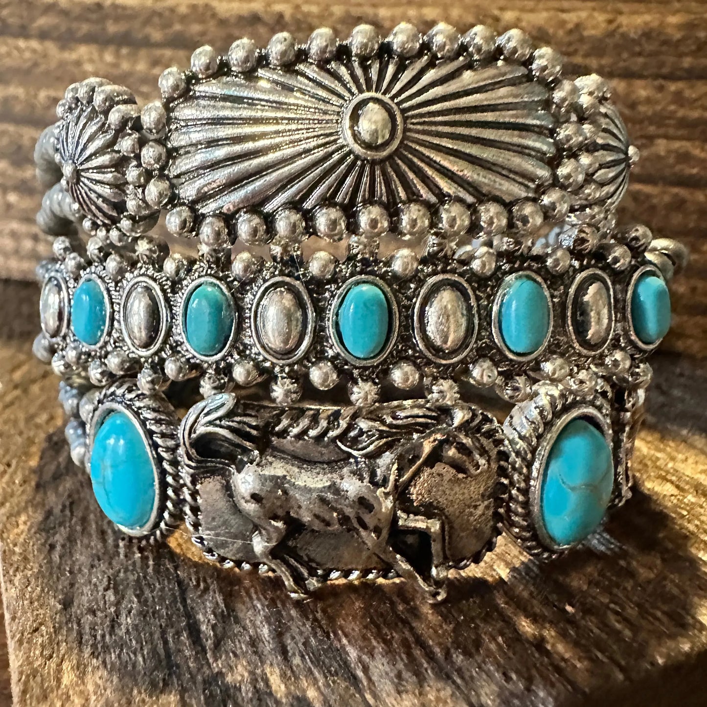 BohoCraft Turquoise Navajo Bracelet: Chic Cowgirl Charm - Silver Elegant