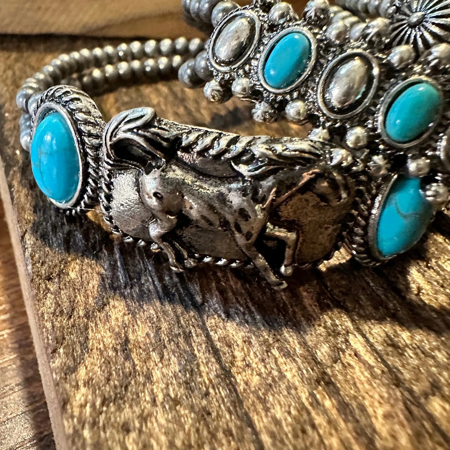 BohoCraft Turquoise Navajo Bracelet: Chic Cowgirl Charm - Silver Elegant