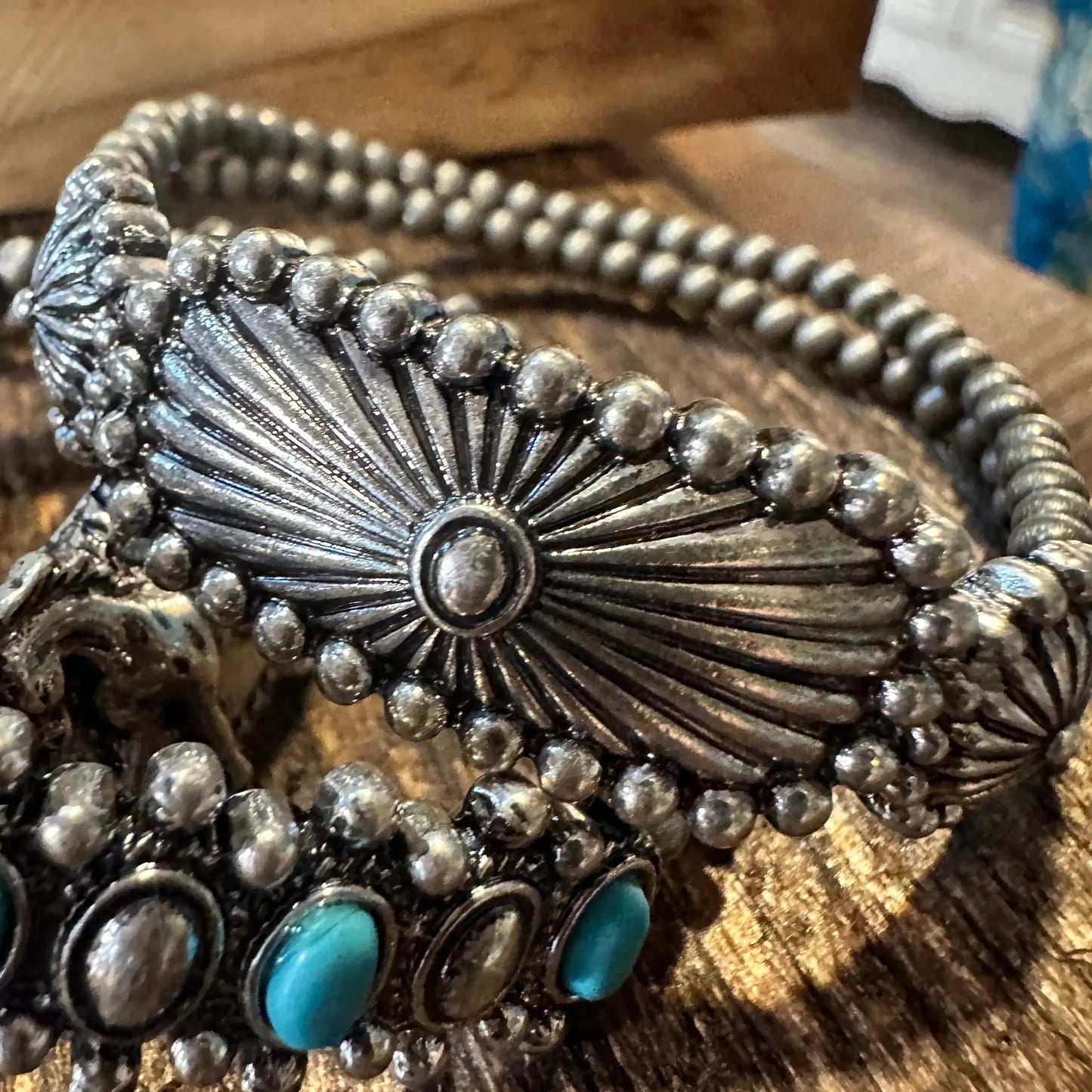 BohoCraft Turquoise Navajo Bracelet: Chic Cowgirl Charm - Silver Elegant