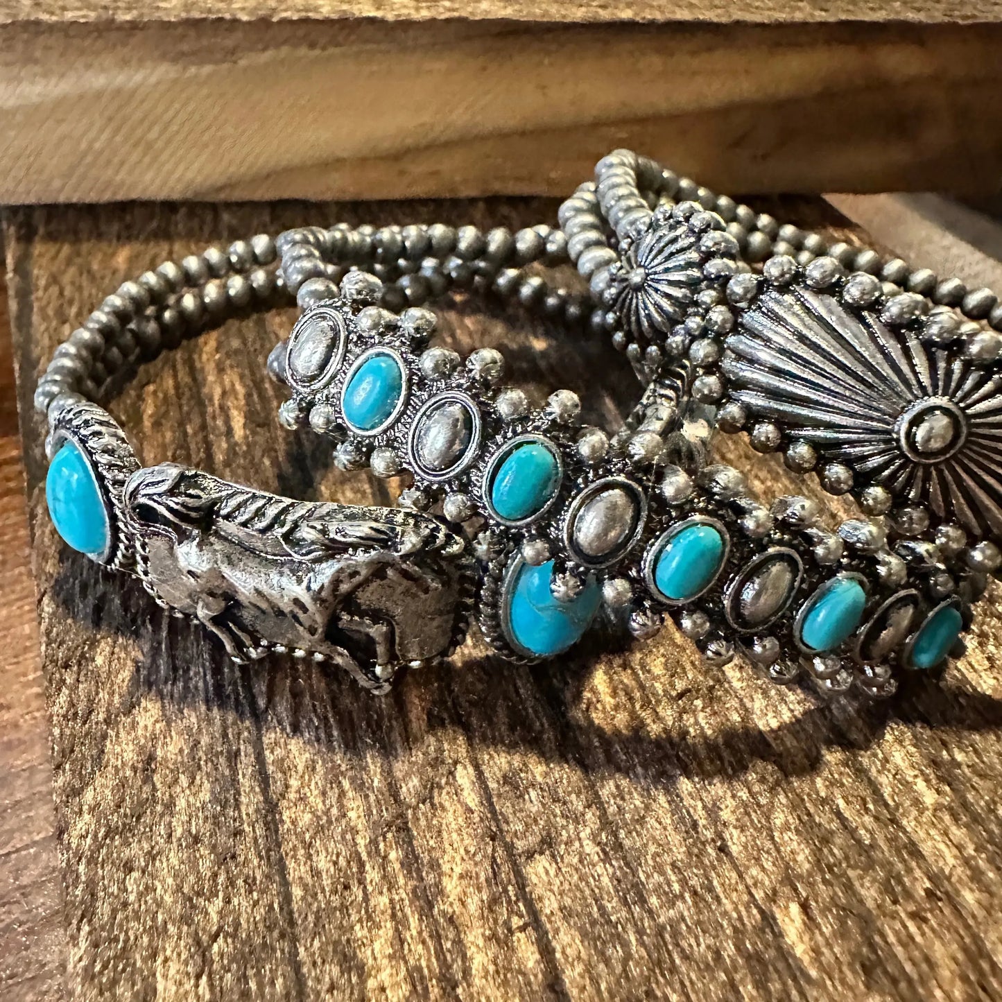 BohoCraft Turquoise Navajo Bracelet: Chic Cowgirl Charm - Silver Elegant