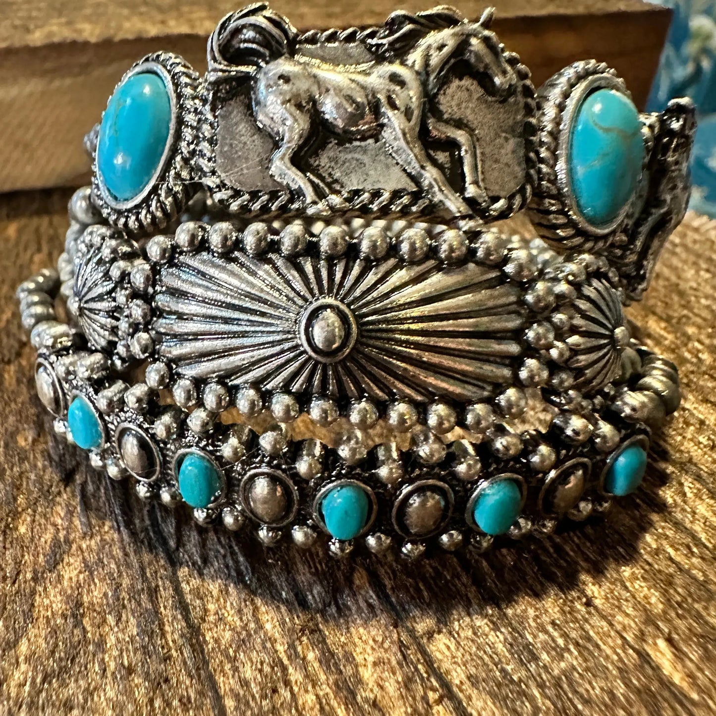 BohoCraft Turquoise Navajo Bracelet: Chic Cowgirl Charm - Silver Elegant