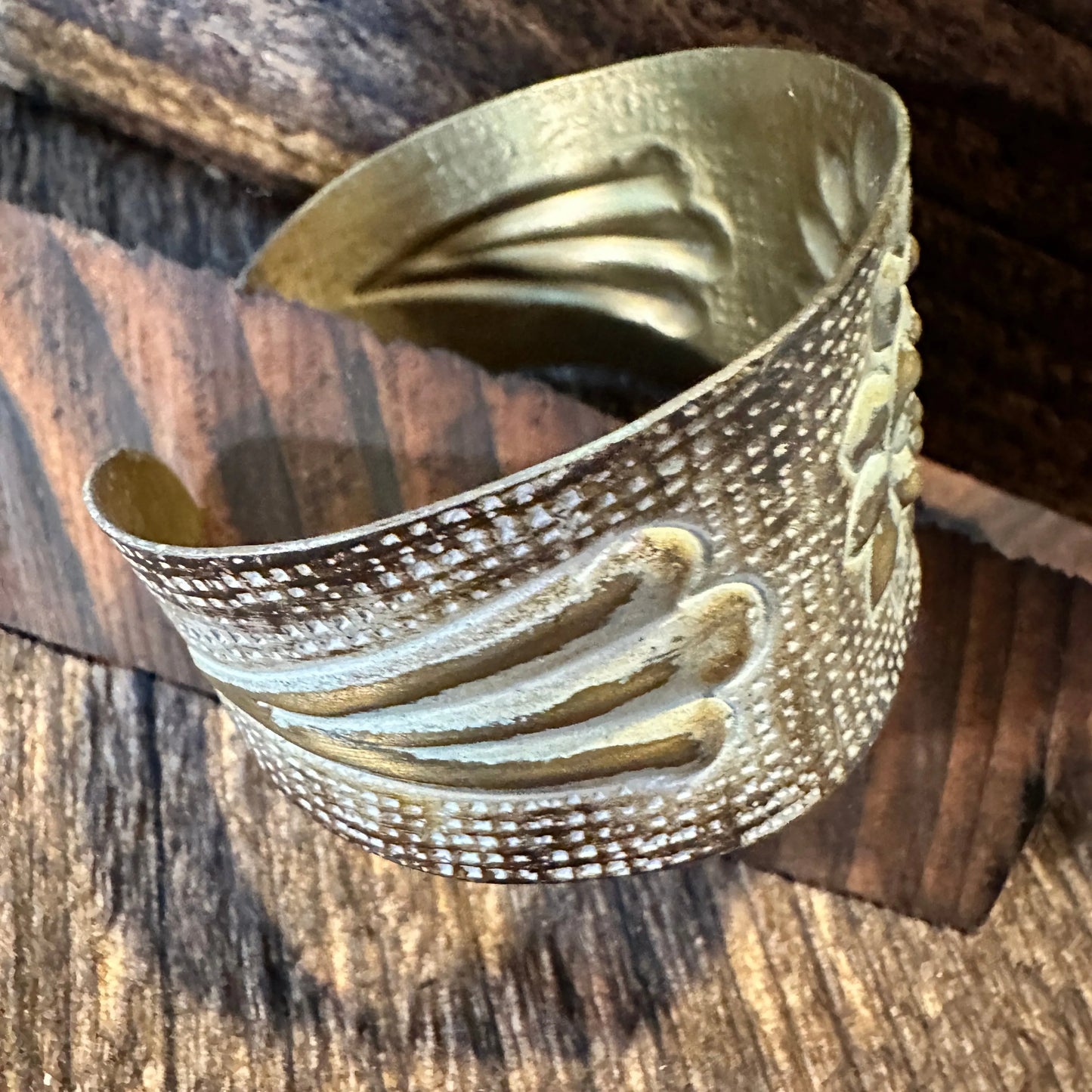 Handcrafted Artesian Boho Brass Patina Bracelet, Warm Brown & White Sunflower, Adjustable, Gift Box - Silver Elegant