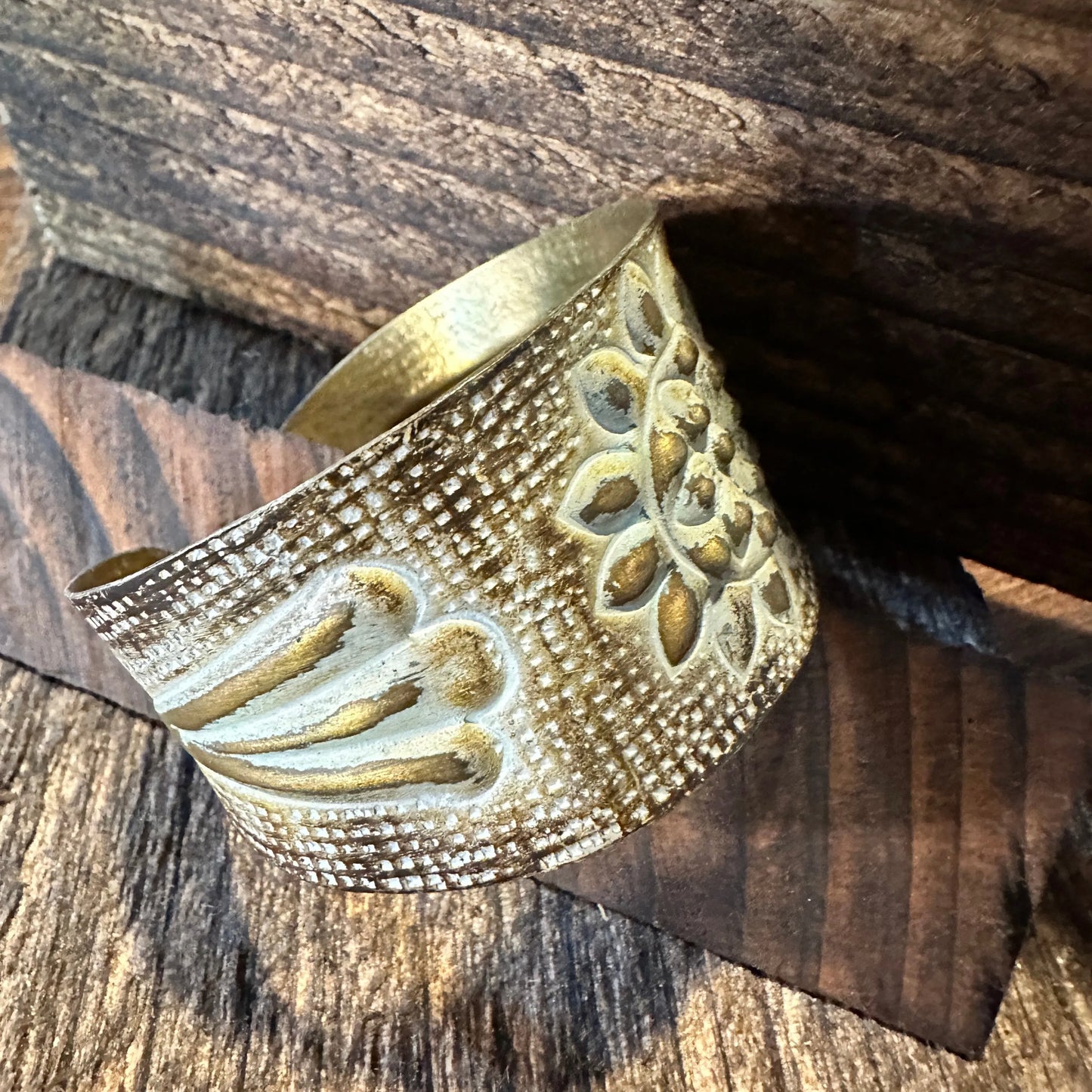 Handcrafted Artesian Boho Brass Patina Bracelet, Warm Brown & White Sunflower, Adjustable, Gift Box - Silver Elegant