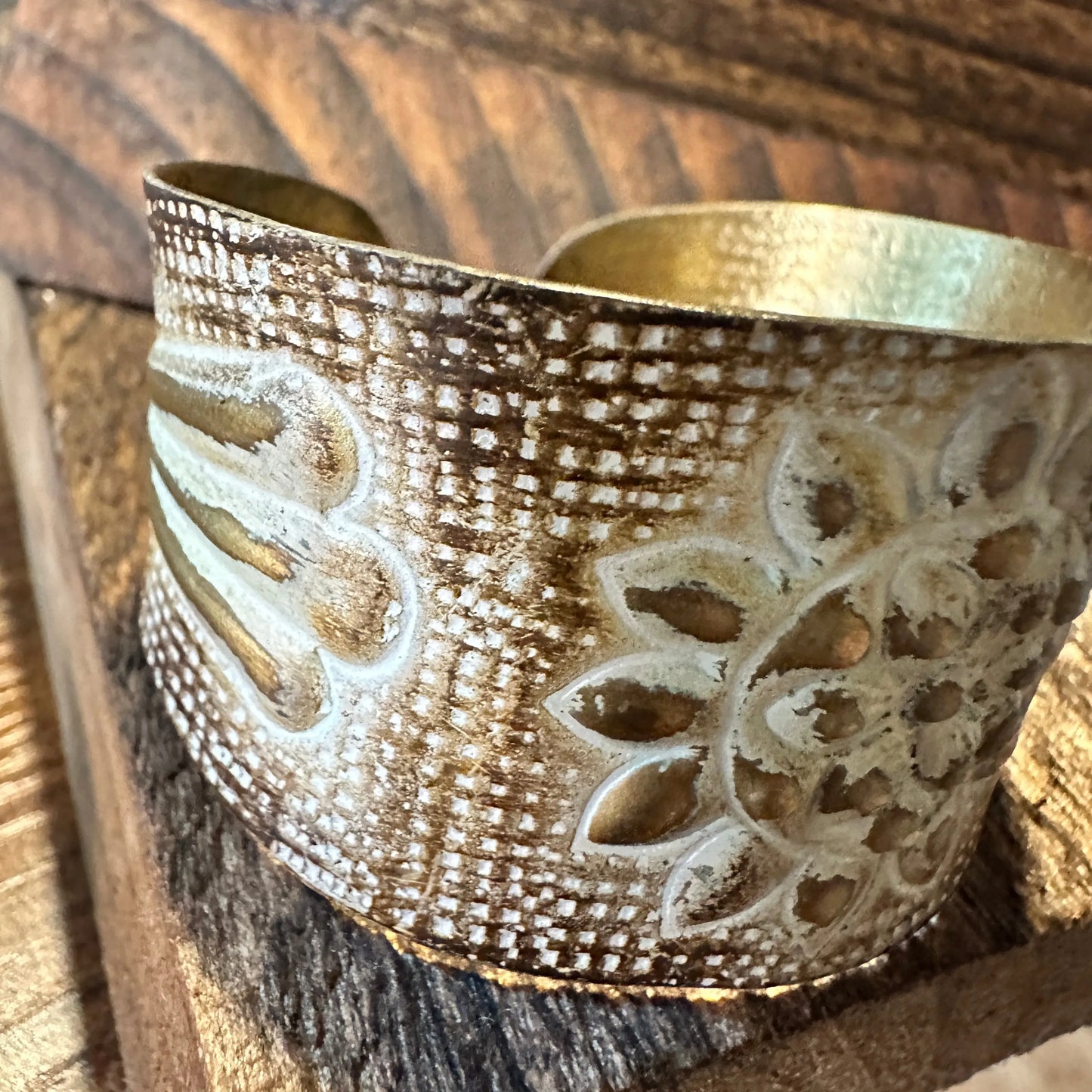 Handcrafted Artesian Boho Brass Patina Bracelet, Warm Brown & White Sunflower, Adjustable, Gift Box - Silver Elegant