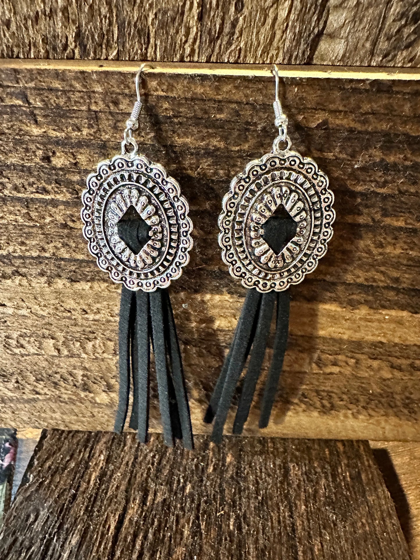 Boho Hippie Western Conch Tribal Silver Drop Wire Earrings, Black Leather, Gift Box - Silver Elegant