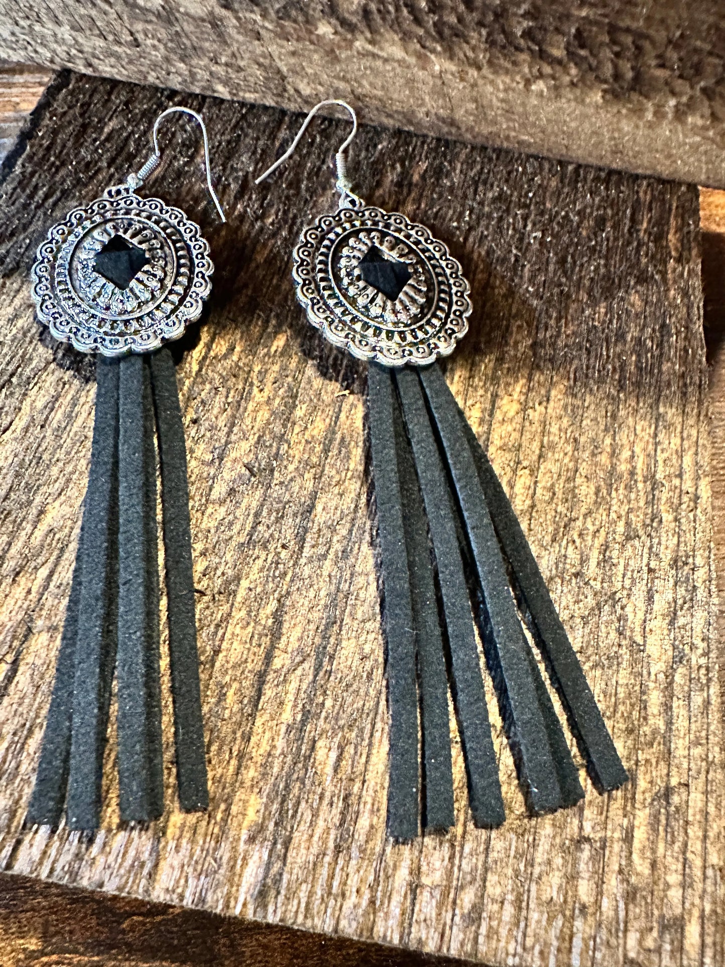 Boho Hippie Western Conch Tribal Silver Drop Wire Earrings, Black Leather, Gift Box - Silver Elegant