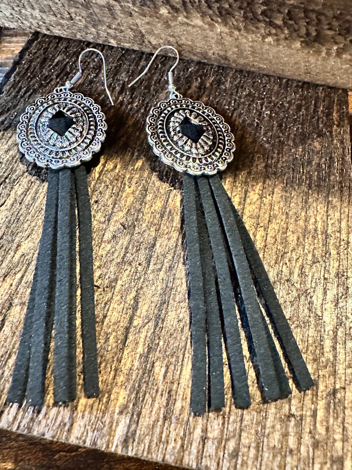 Boho Hippie Western Conch Tribal Silver Drop Wire Earrings, Black Leather, Gift Box - Silver Elegant