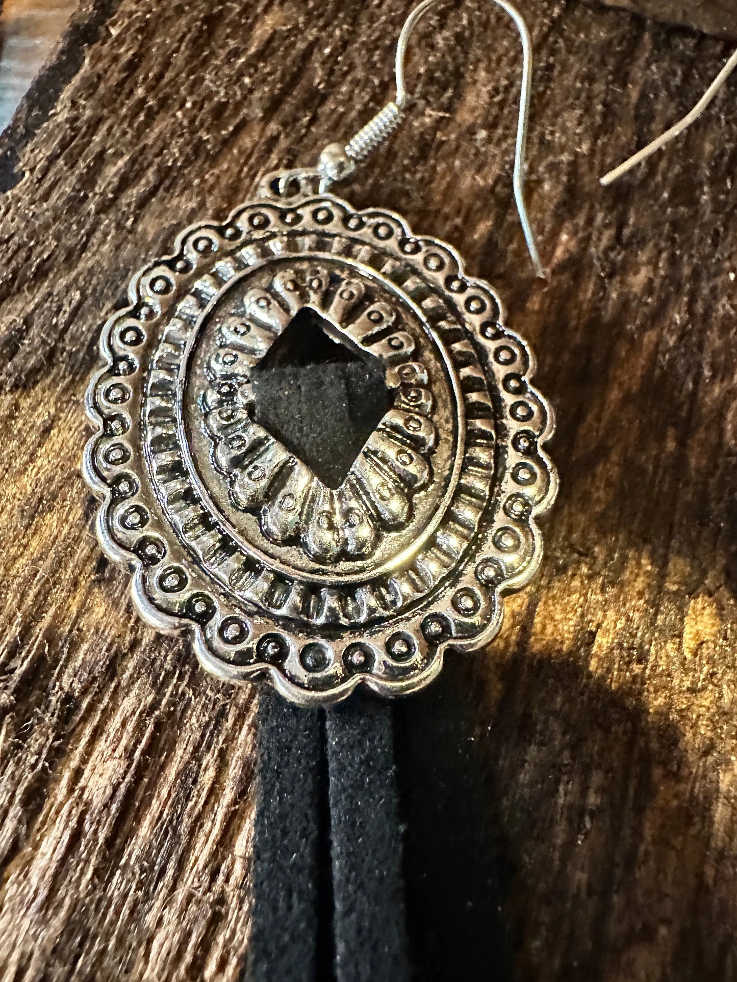 Boho Hippie Western Conch Tribal Silver Drop Wire Earrings, Black Leather, Gift Box - Silver Elegant