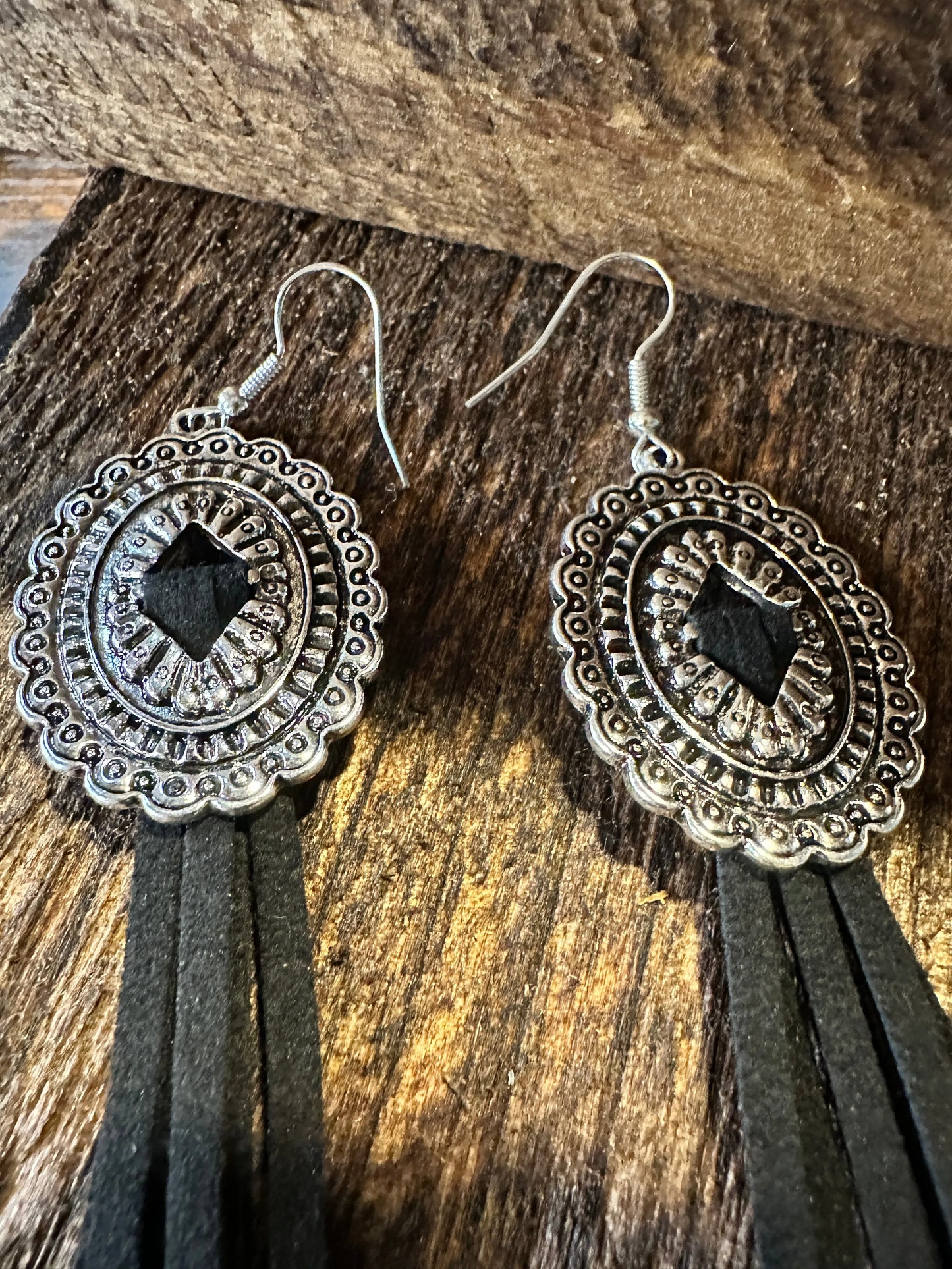 Boho Hippie Western Conch Tribal Silver Drop Wire Earrings, Black Leather, Gift Box - Silver Elegant