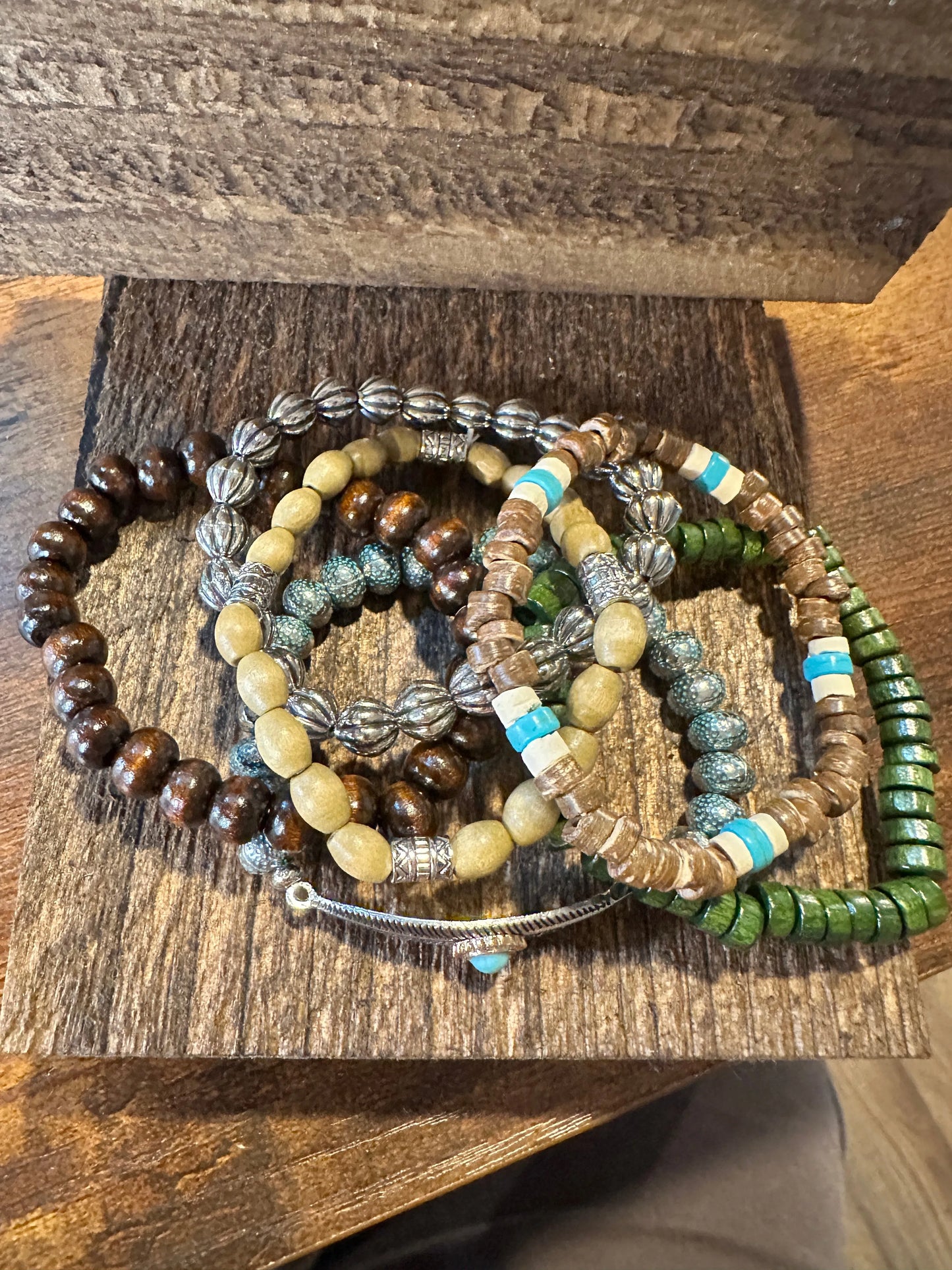 Bohemian Hippie Bracelet, Chic Western Wooden Bead Feather Stretch Bracelet, 6Pc/Set, Gift Box - Silver Elegant