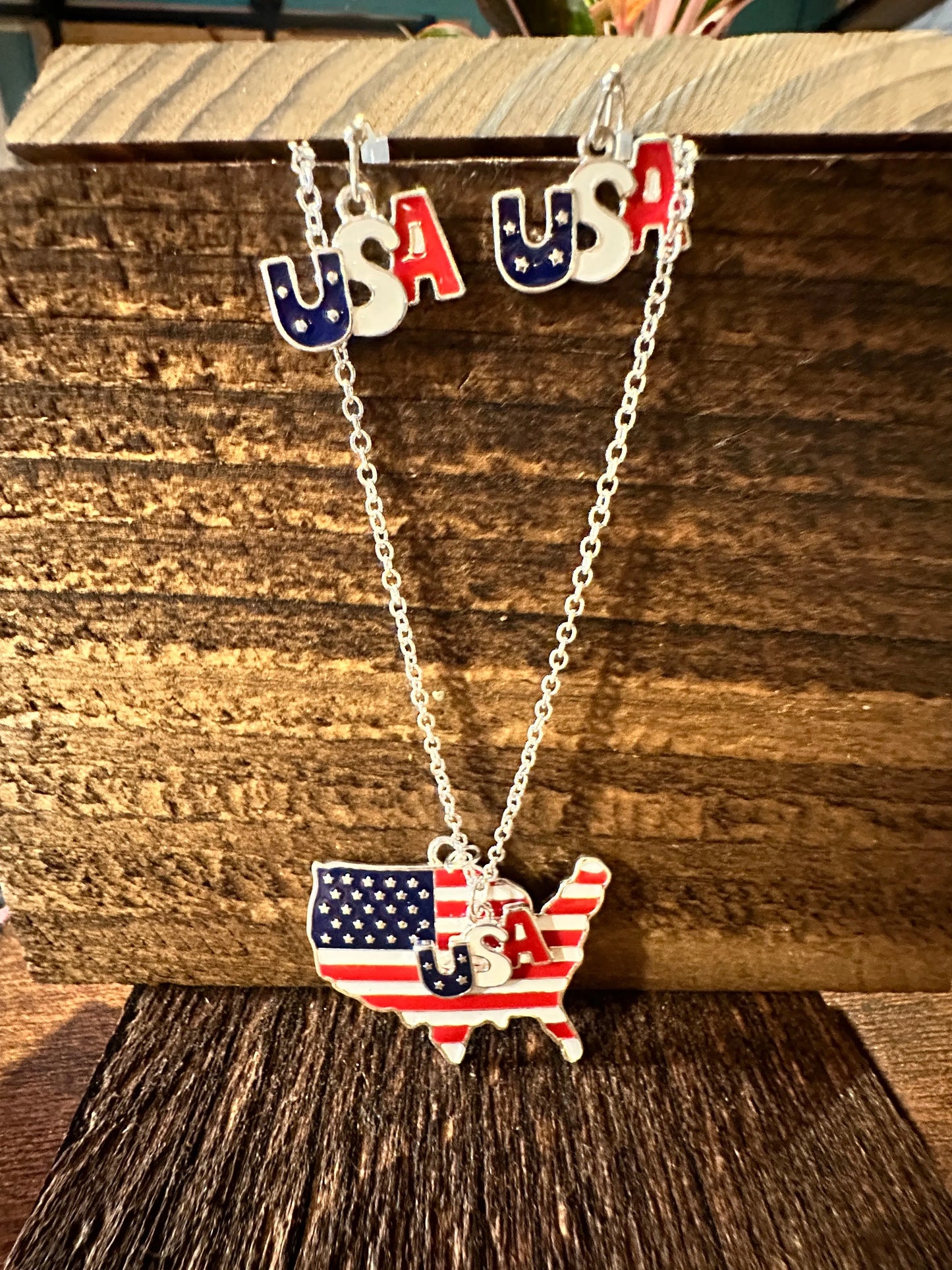 Boho America USA Make America Great Again Necklace/USA Earring Set, Gift Box - Silver Elegant