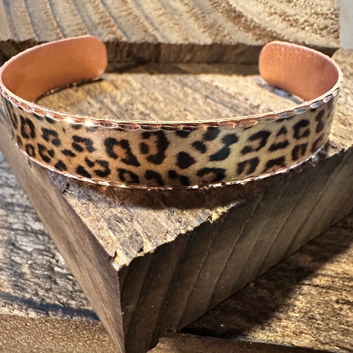 Handmade Boho Copper Narrow Cuff Bracelet, Diamond Cut Leopard Design, Gift Box - Silver Elegant