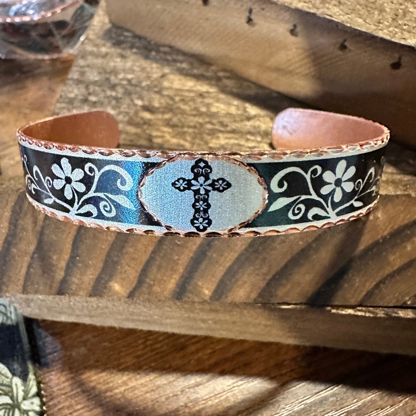 Handmade Boho Copper Narrow Cuff Bracelet, Diamond Cut Cross Native Design, Gift Box - Silver Elegant