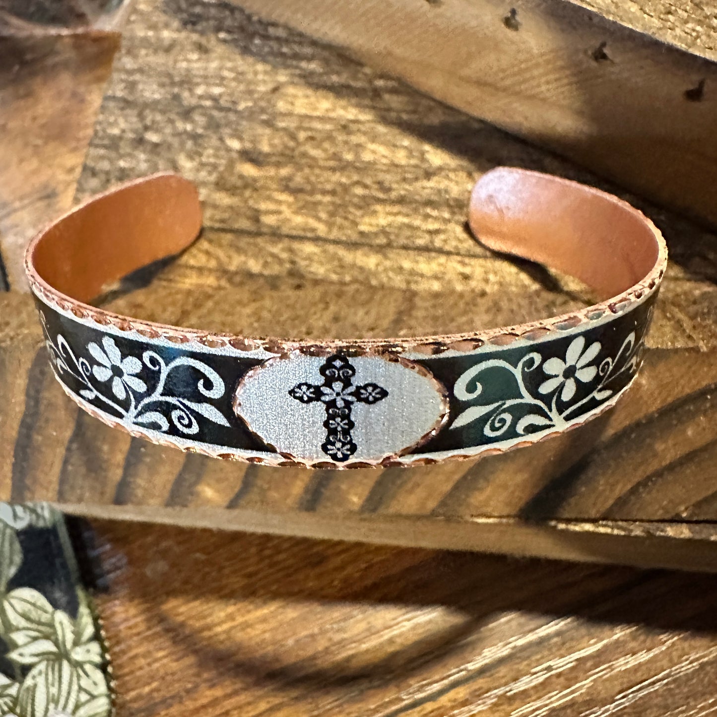 Handmade Boho Copper Narrow Cuff Bracelet, Diamond Cut Cross Native Design, Gift Box - Silver Elegant