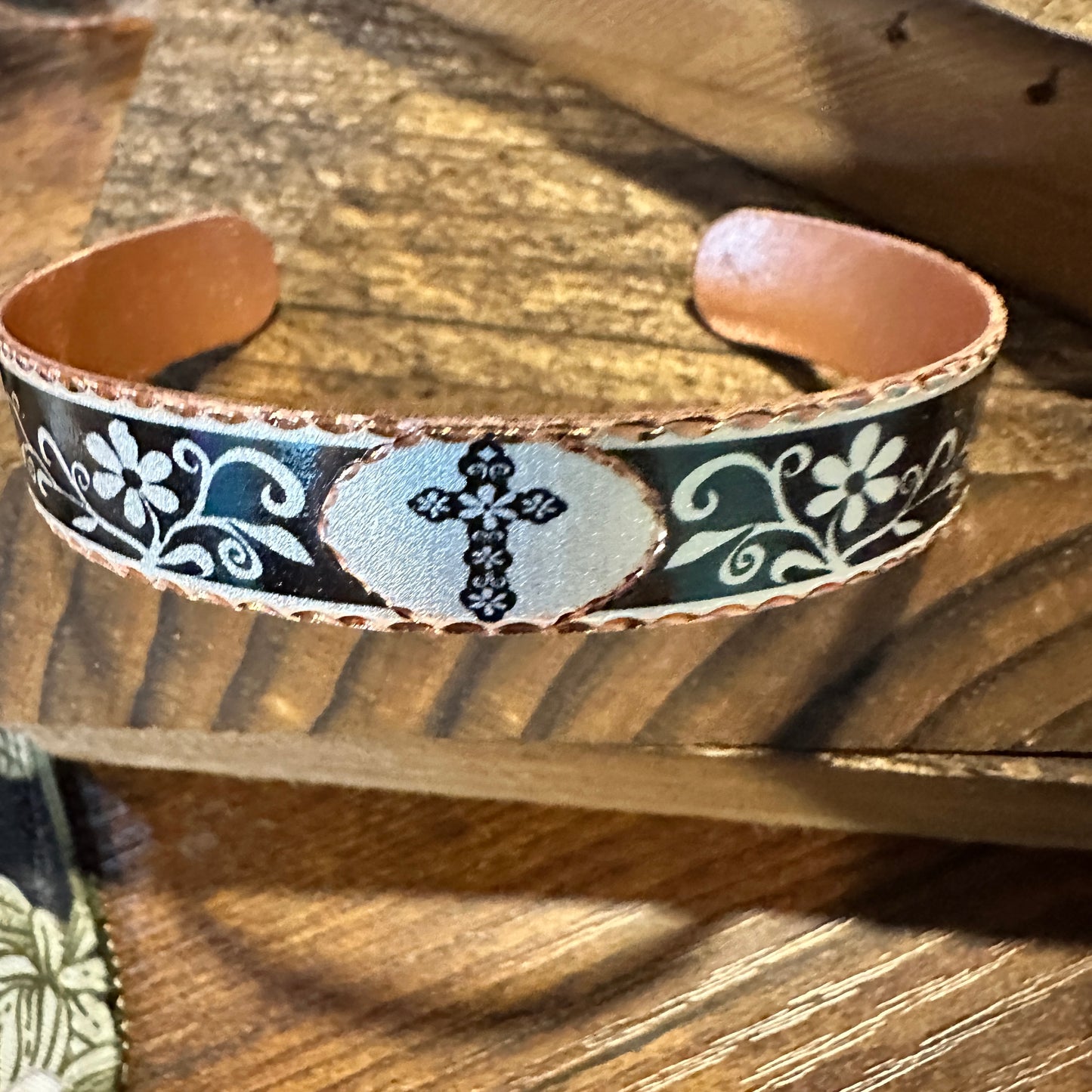 Handmade Boho Copper Narrow Cuff Bracelet, Diamond Cut Cross Native Design, Gift Box - Silver Elegant