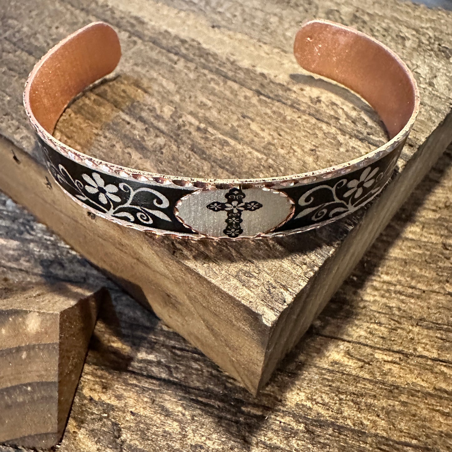 Handmade Boho Copper Narrow Cuff Bracelet, Diamond Cut Cross Native Design, Gift Box - Silver Elegant