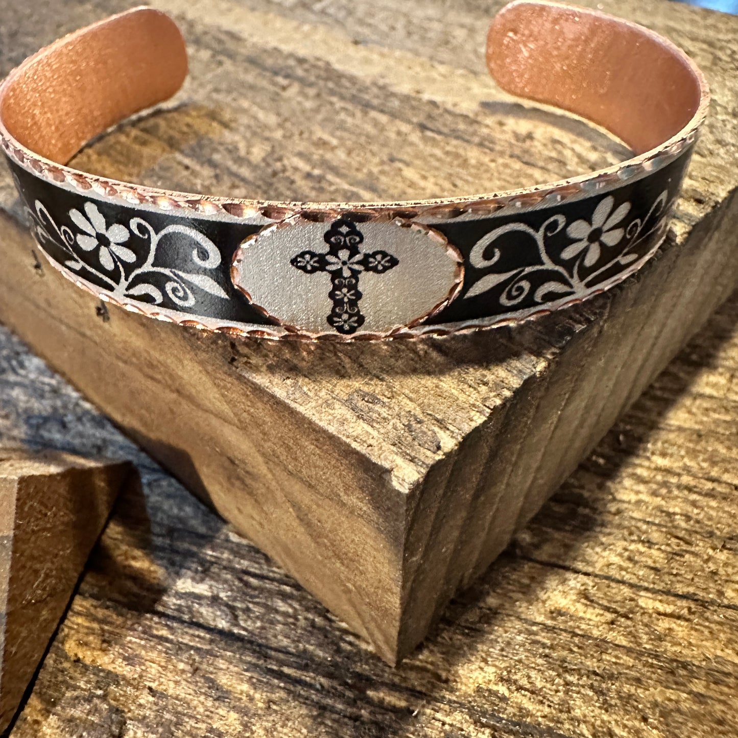 Handmade Boho Copper Narrow Cuff Bracelet, Diamond Cut Cross Native Design, Gift Box - Silver Elegant