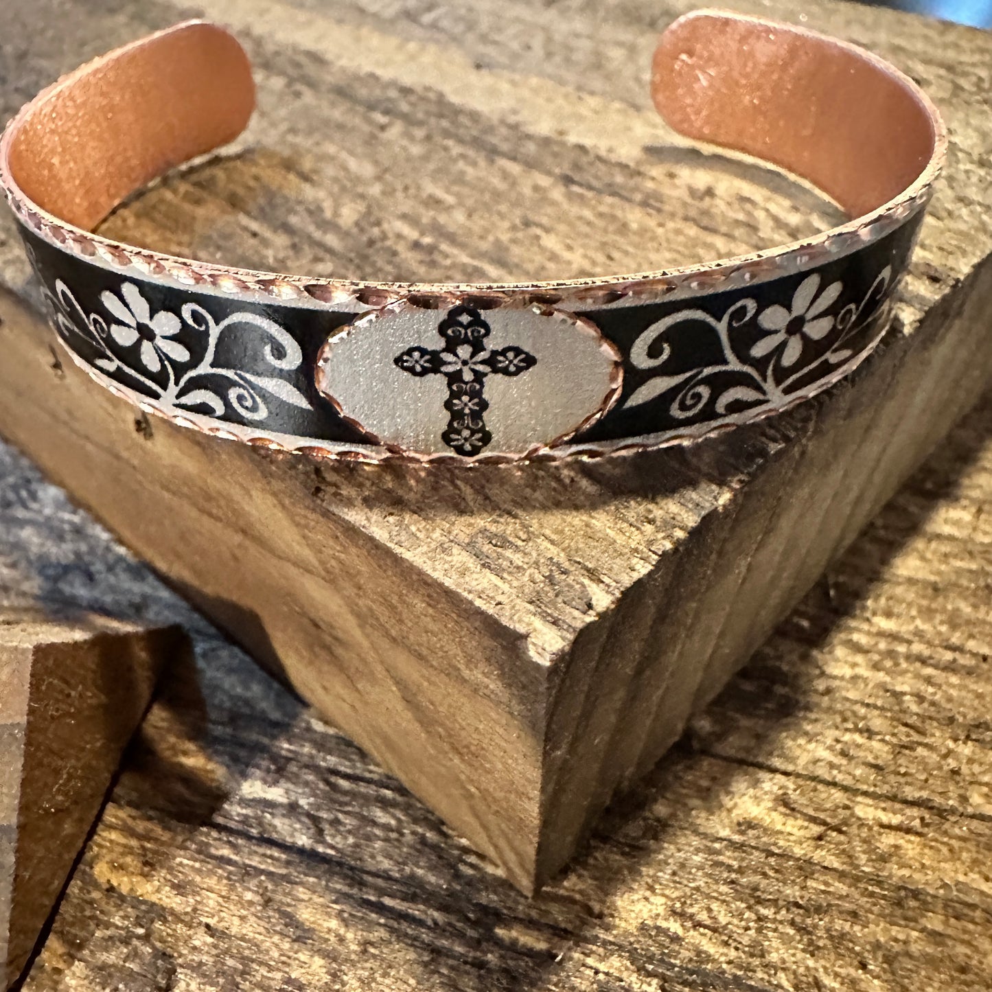 Handmade Boho Copper Narrow Cuff Bracelet, Diamond Cut Cross Native Design, Gift Box - Silver Elegant