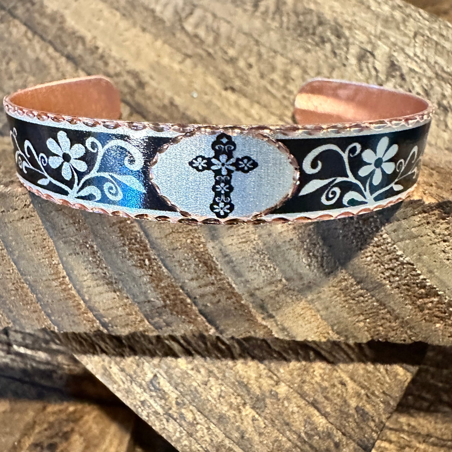 Handmade Boho Copper Narrow Cuff Bracelet, Diamond Cut Cross Native Design, Gift Box - Silver Elegant