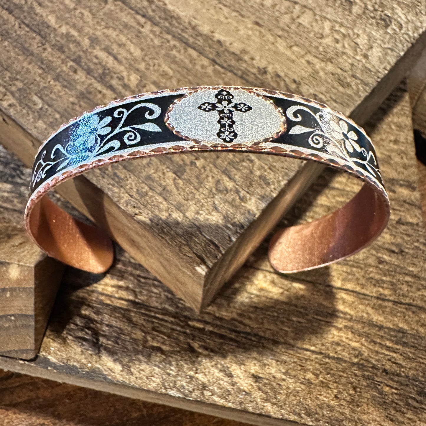 Handmade Boho Copper Narrow Cuff Bracelet, Diamond Cut Cross Native Design, Gift Box - Silver Elegant