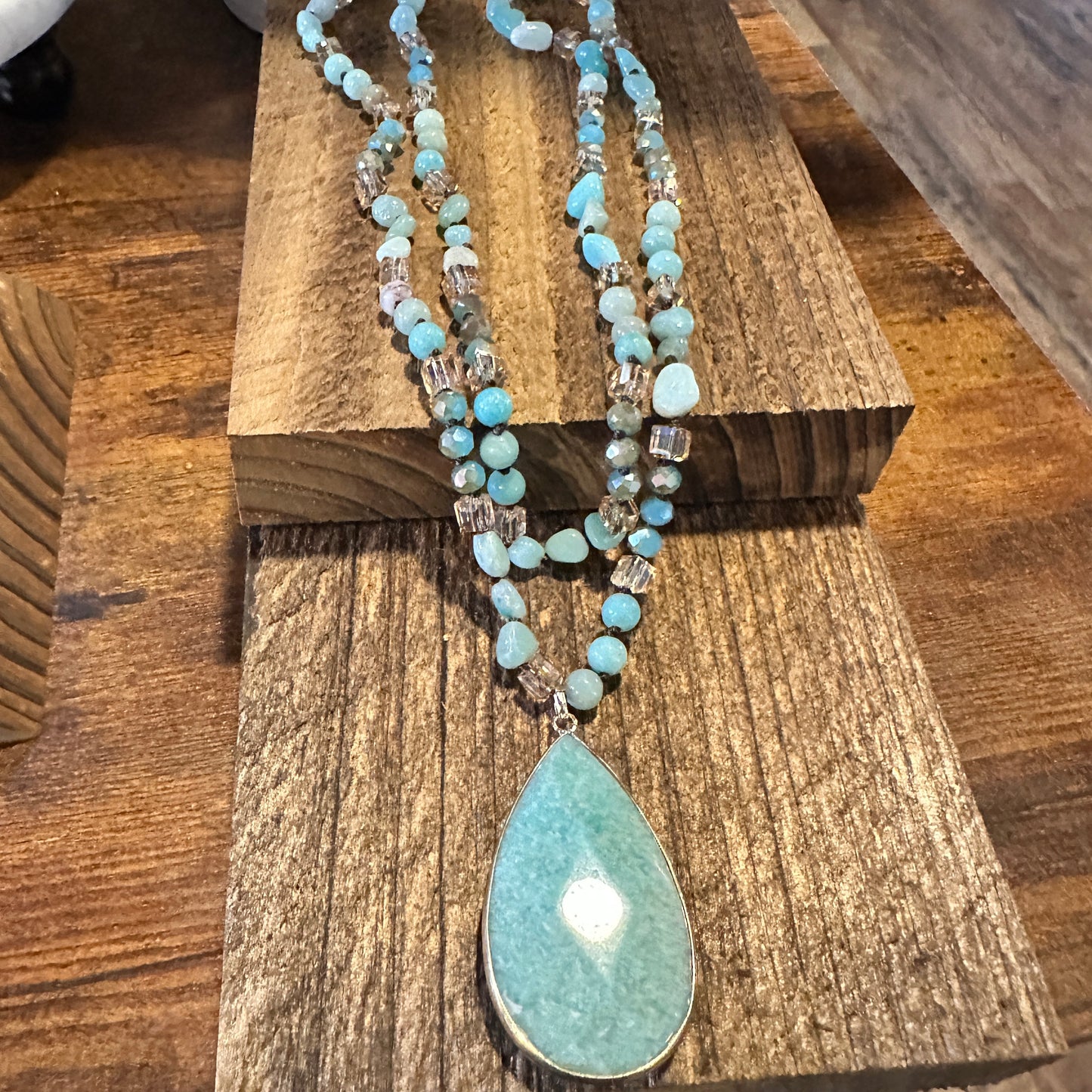 Bohemian Natural Green Pendant Necklace, Handcrafted Beaded Rock Crystal, Gift Box - Sil
The handcrafted Bohemian Natural Green Pendant Necklace features a vibrant green pendant and rock crystal quartz beads, and it is elegantly gift-boxed. - Silver Elegantver Elegant