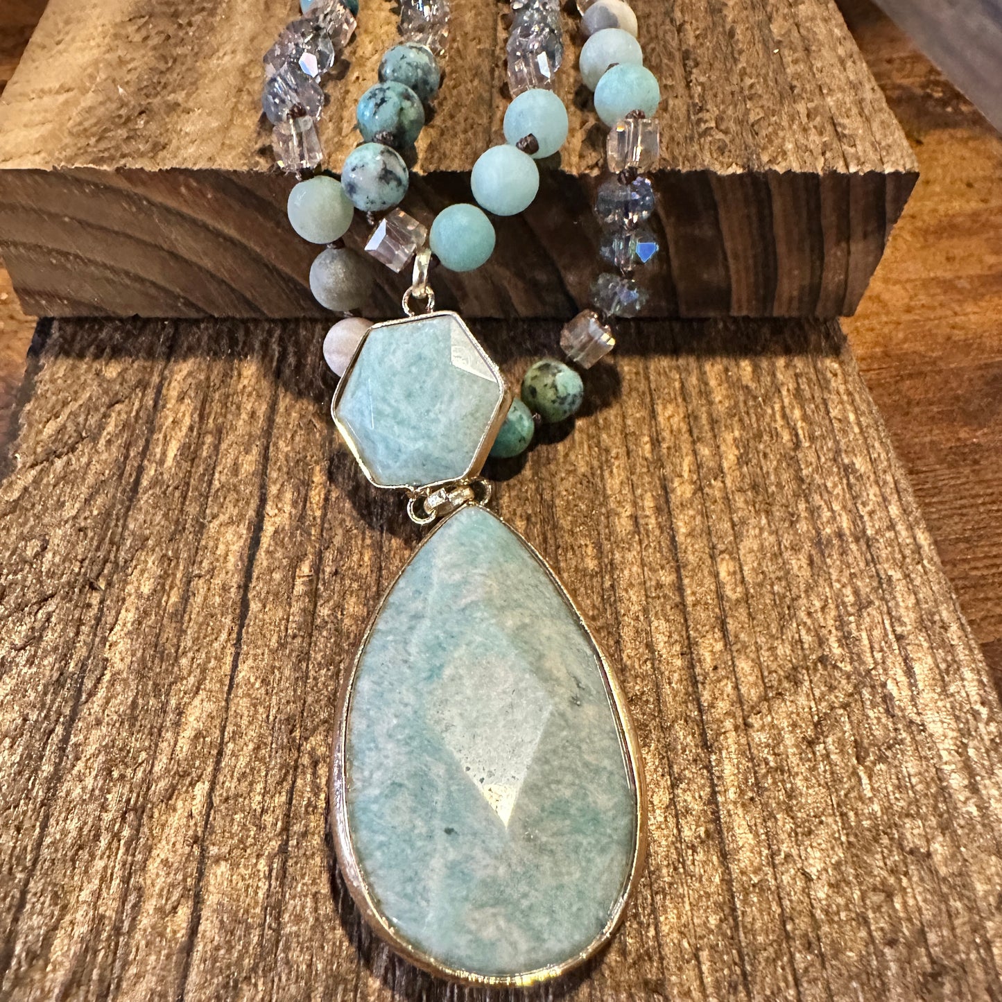 This bohemian Natural Stone Beads Pendant Necklace features a family tree pendant and natural bead design. It is lightweight and elegant, perfect for gifting.- Silver Elegant