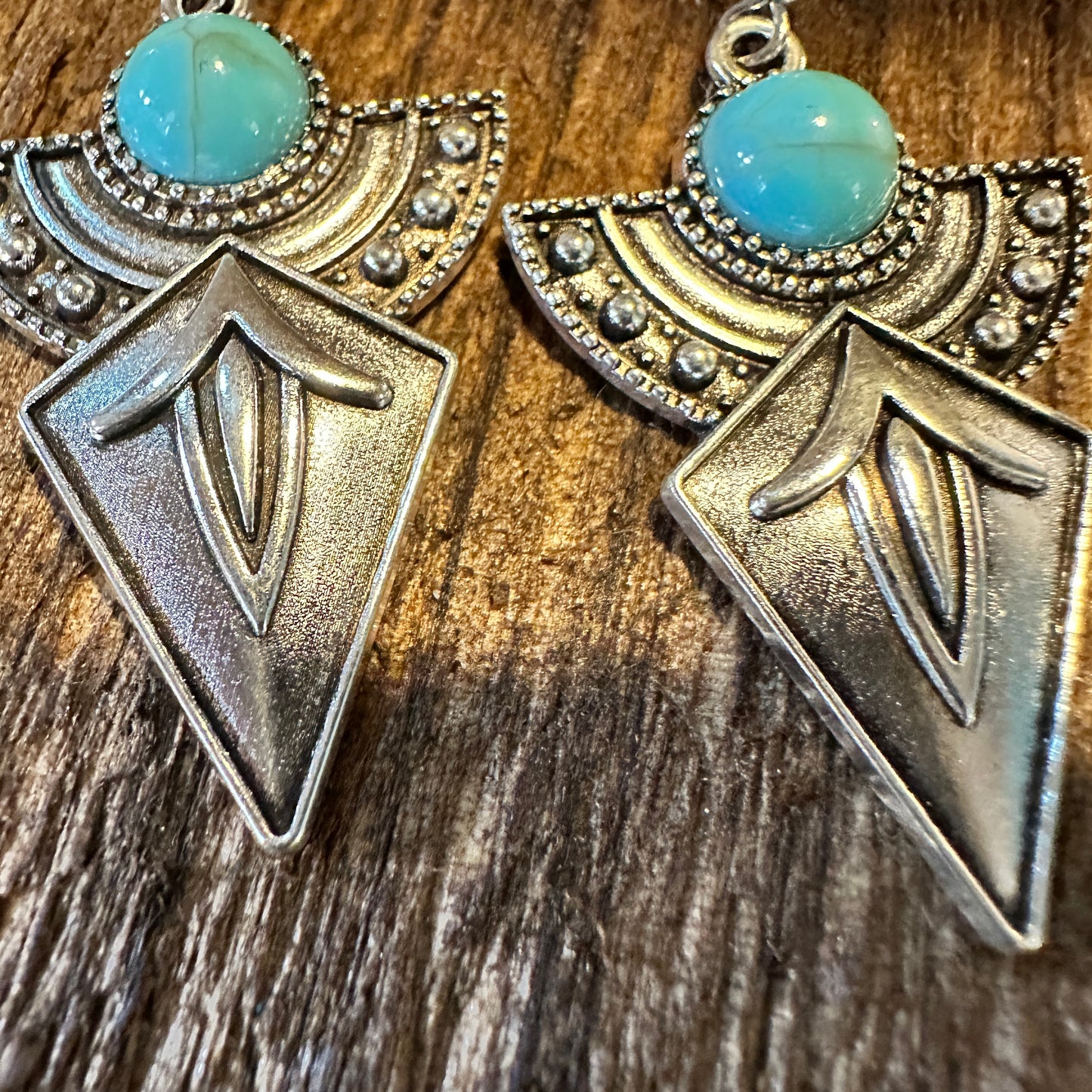 Boho Hippie Vintage Arrow Dangle Wire Earrings, Turquoise Stone, Gift Box - Silver Elegant