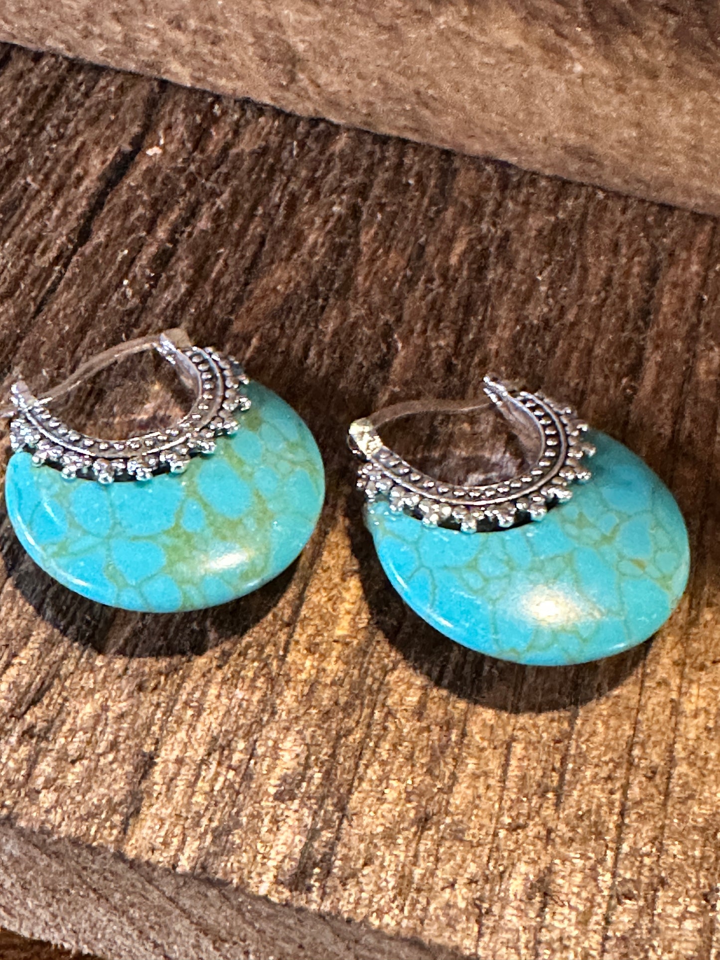 Boho Vintage Southwestern Dangle Wire Earrings, Turquoise Stone, Gift Box - Silver Elegant