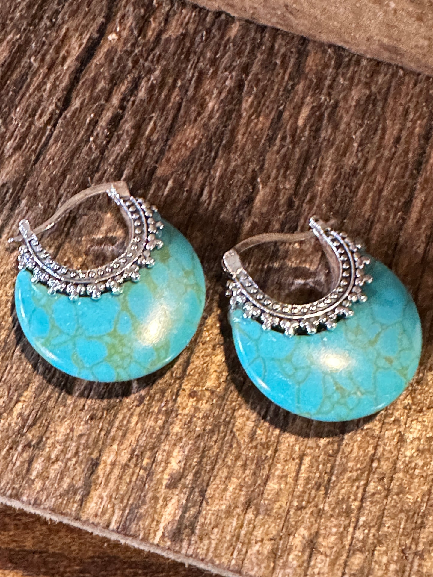 Boho Vintage Southwestern Dangle Wire Earrings, Turquoise Stone, Gift Box - Silver Elegant