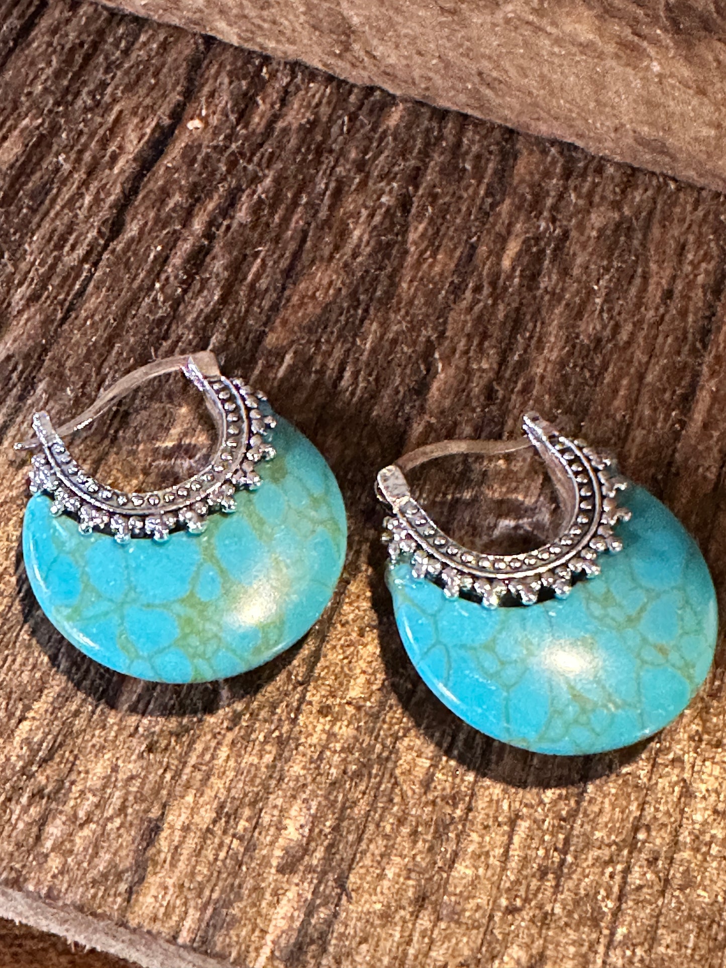 Boho Vintage Southwestern Dangle Wire Earrings, Turquoise Stone, Gift Box - Silver Elegant