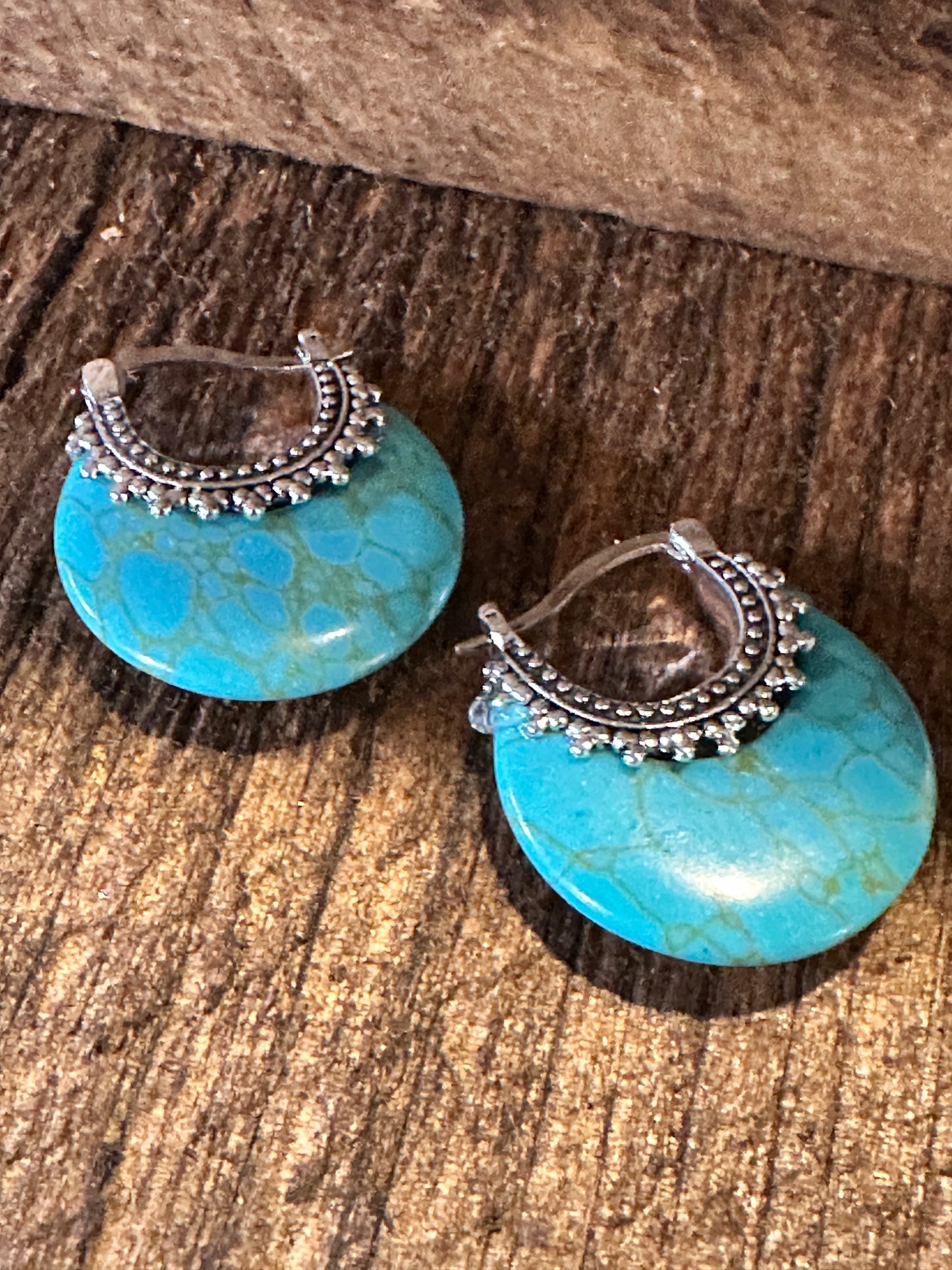 Boho Vintage Southwestern Dangle Wire Earrings, Turquoise Stone, Gift Box - Silver Elegant