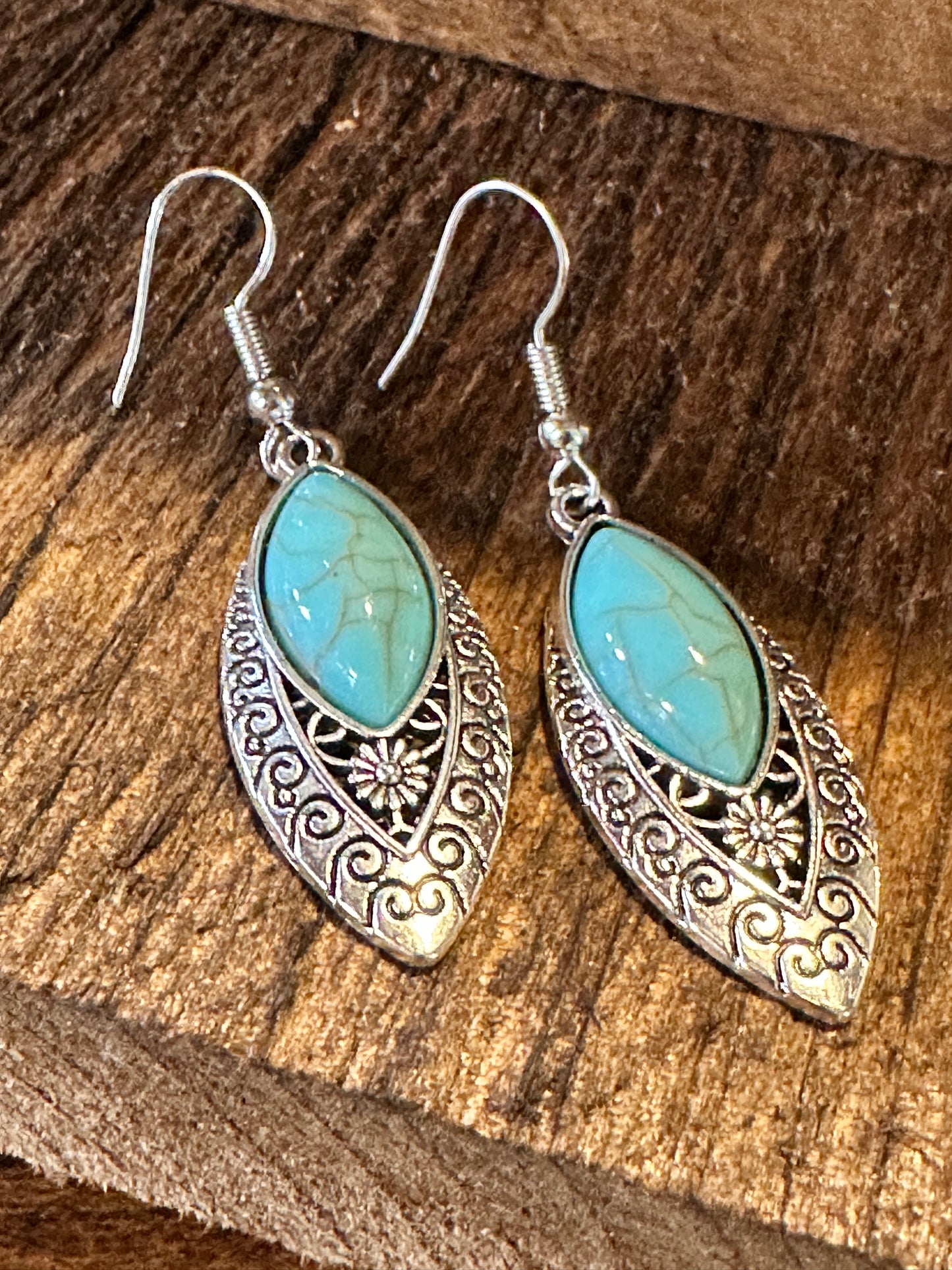 Boho Vintage Chic Southwestern Dangle Wire Earrings, Turquoise Stone, Gift Box - Silver Elegant