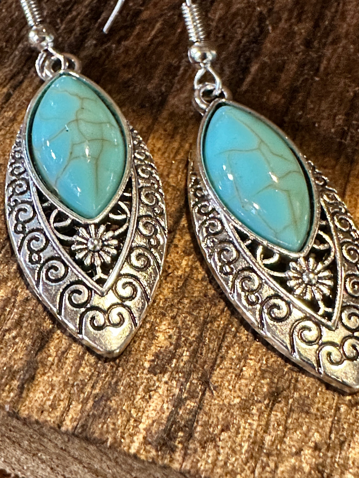 Boho Vintage Chic Southwestern Dangle Wire Earrings, Turquoise Stone, Gift Box - Silver Elegant