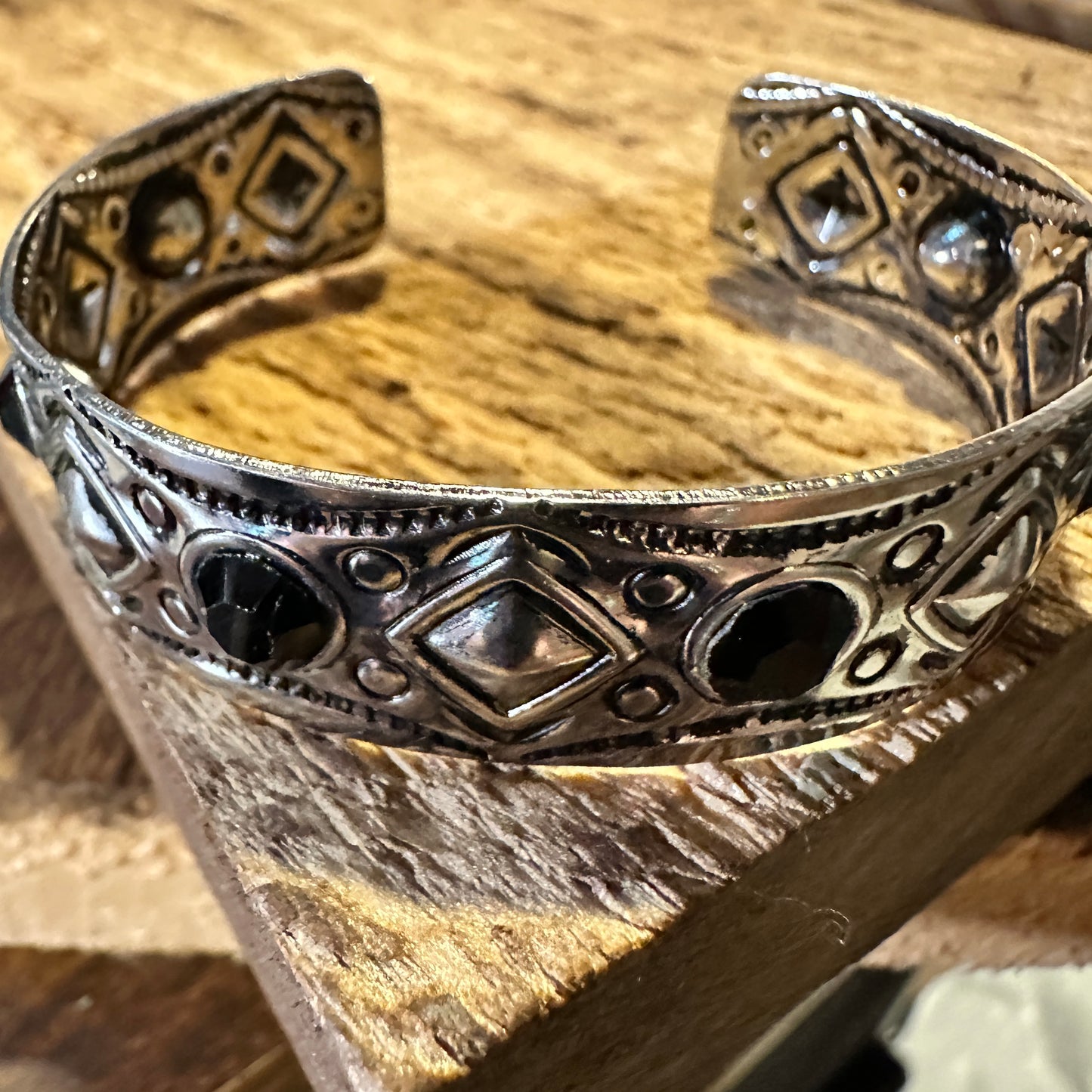 Boho Vintage Southwestern Navajo Open Cuff Bracelet, Black Onyx Stones, Gift Box - Silver Elegant