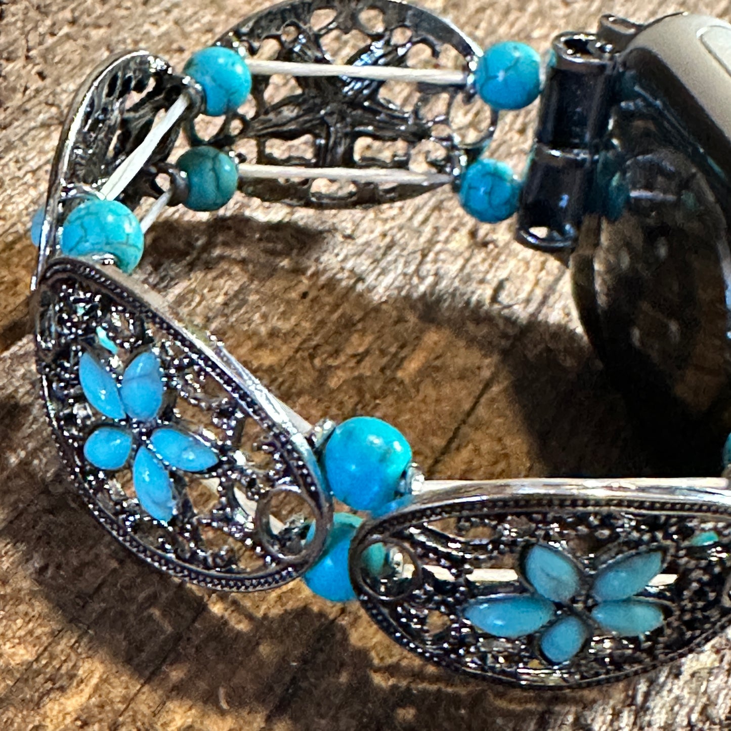 Bohemian Ethnic Antique Style IWatch Band With Turquoise Handmade, Elastic Stretch, G
Handmade Bohemian Ethnic Antique Style iWatch Band featuring turquoise stones, elastic stretch design, and vintage-inspired patterns in a gift box.ift Box - Silver Elegant