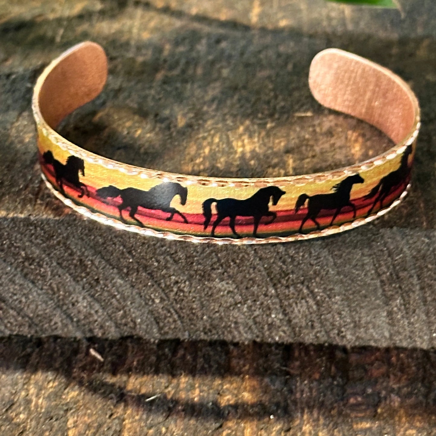 Handmade Boho WesternCopper Estuarian Galloping Horse Design Bracelet, Gift Box - Silver Elegant