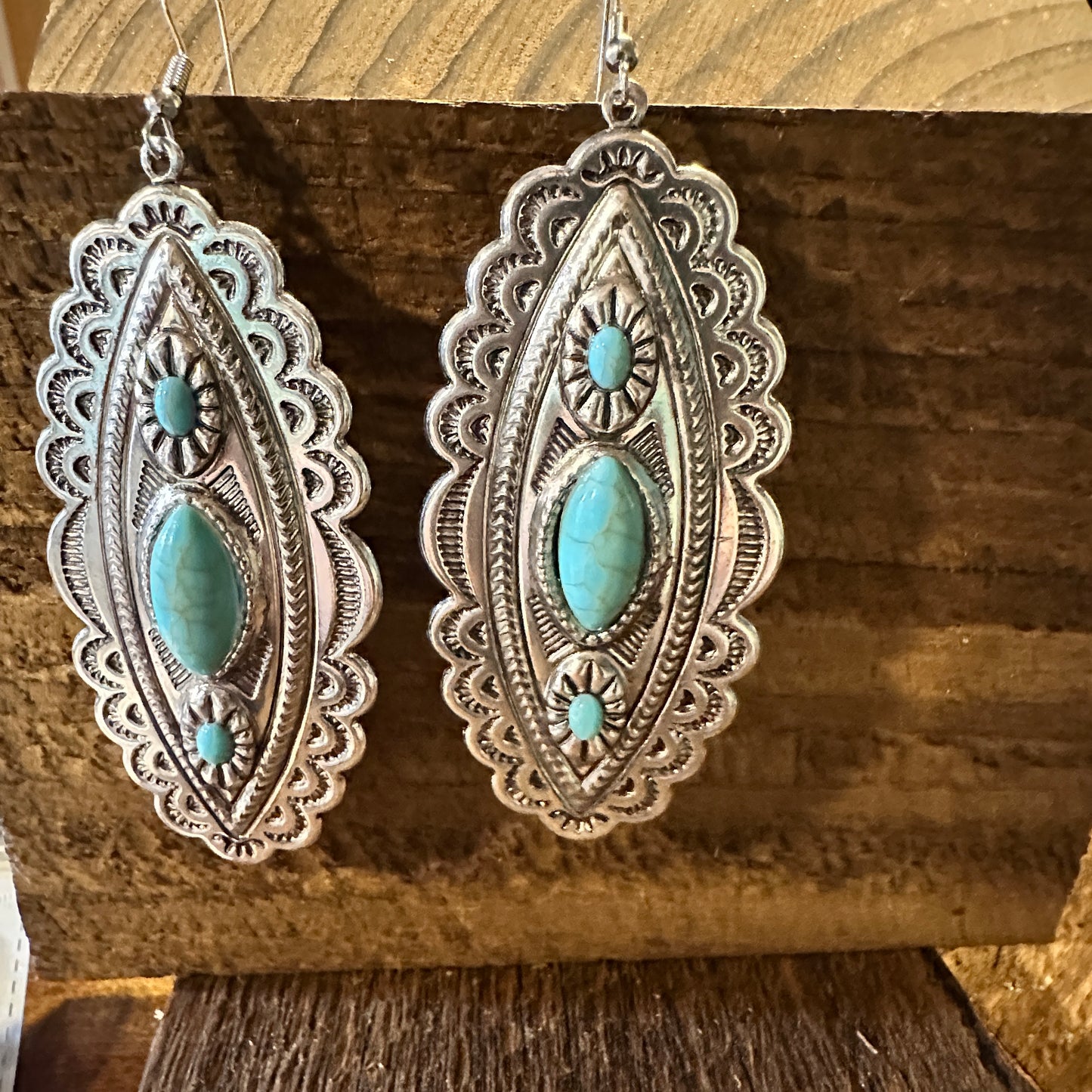 Boho Hippie Vintage Conch Cowgirl Oval Wire Earrings, Silver Plated Turquoise, Gift Box - Silver Elegant