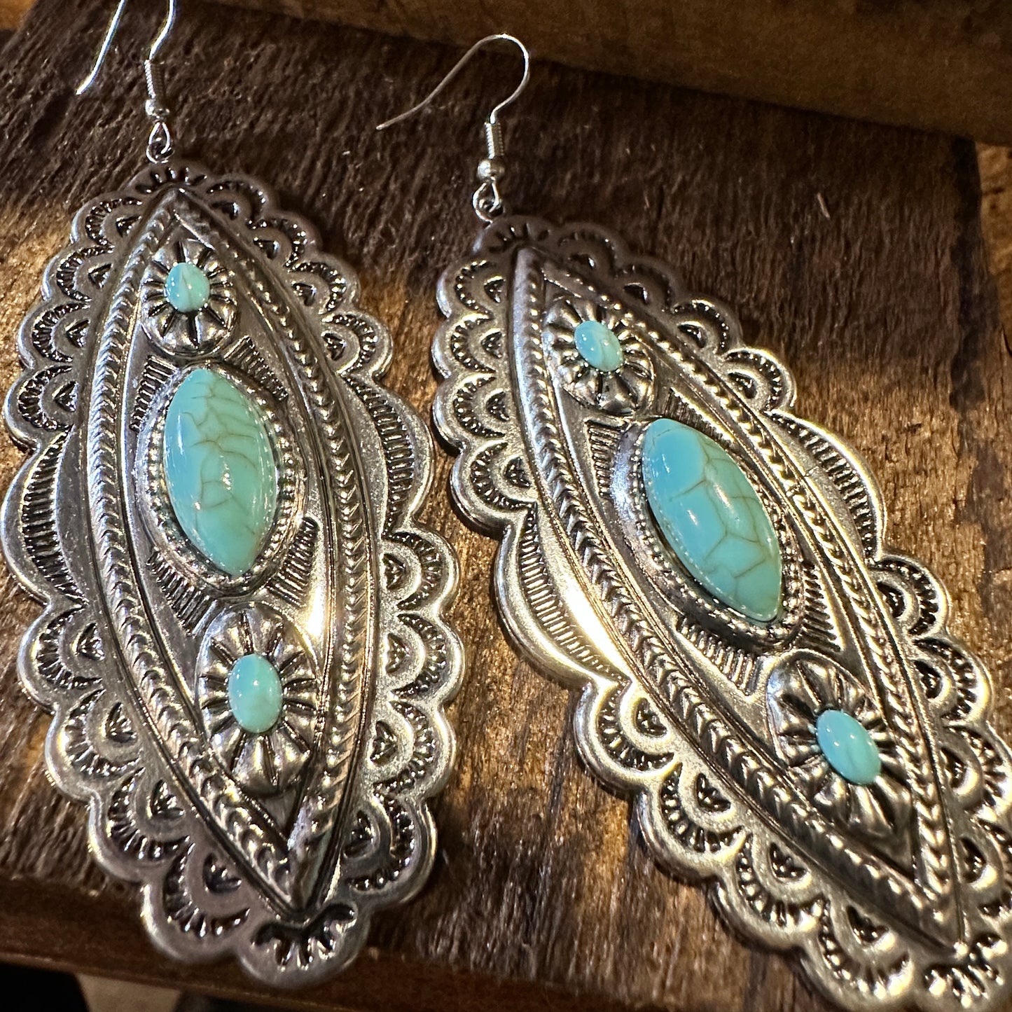 Boho Hippie Vintage Conch Cowgirl Oval Wire Earrings, Silver Plated Turquoise, Gift Box - Silver Elegant