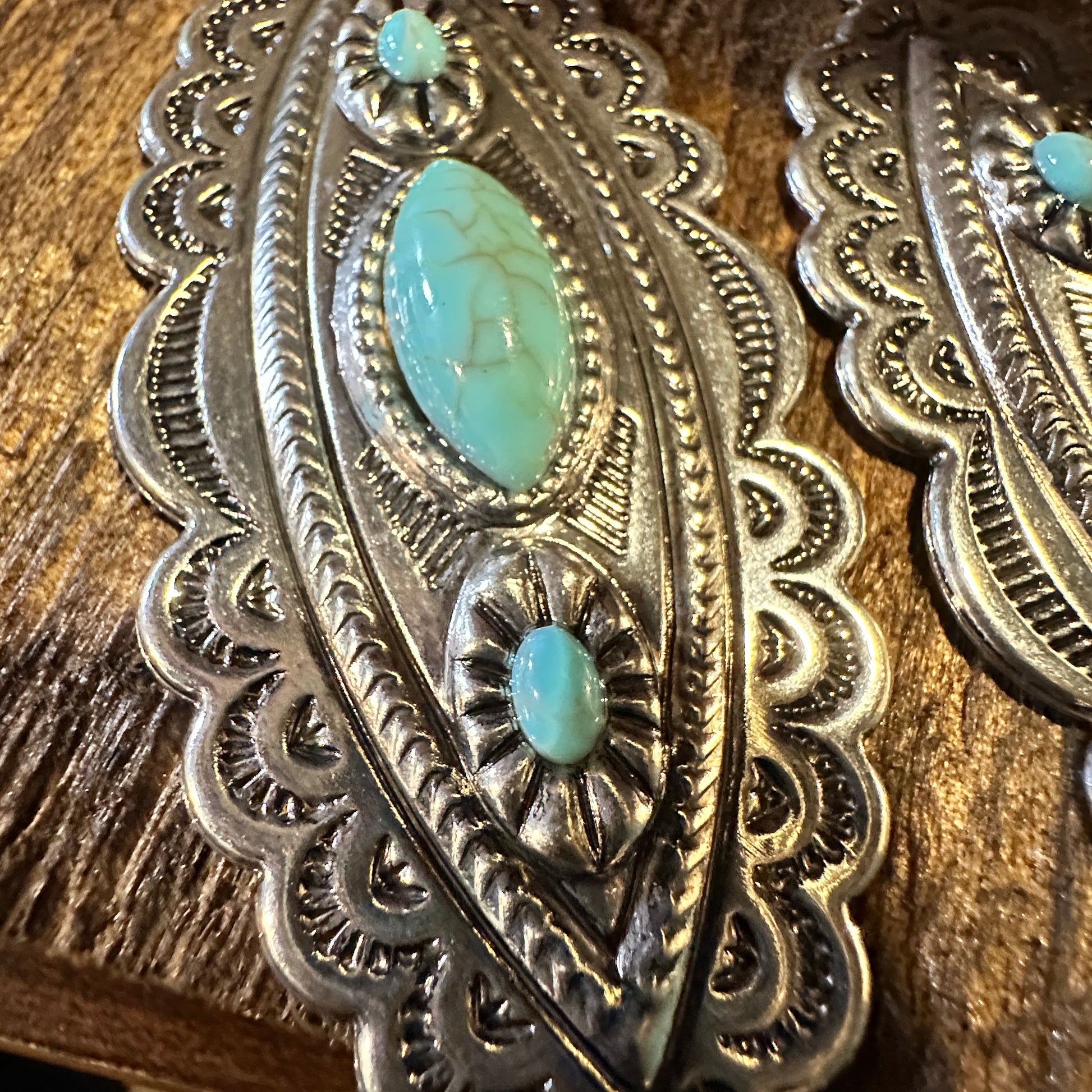 Boho Hippie Vintage Conch Cowgirl Oval Wire Earrings, Silver Plated Turquoise, Gift Box - Silver Elegant