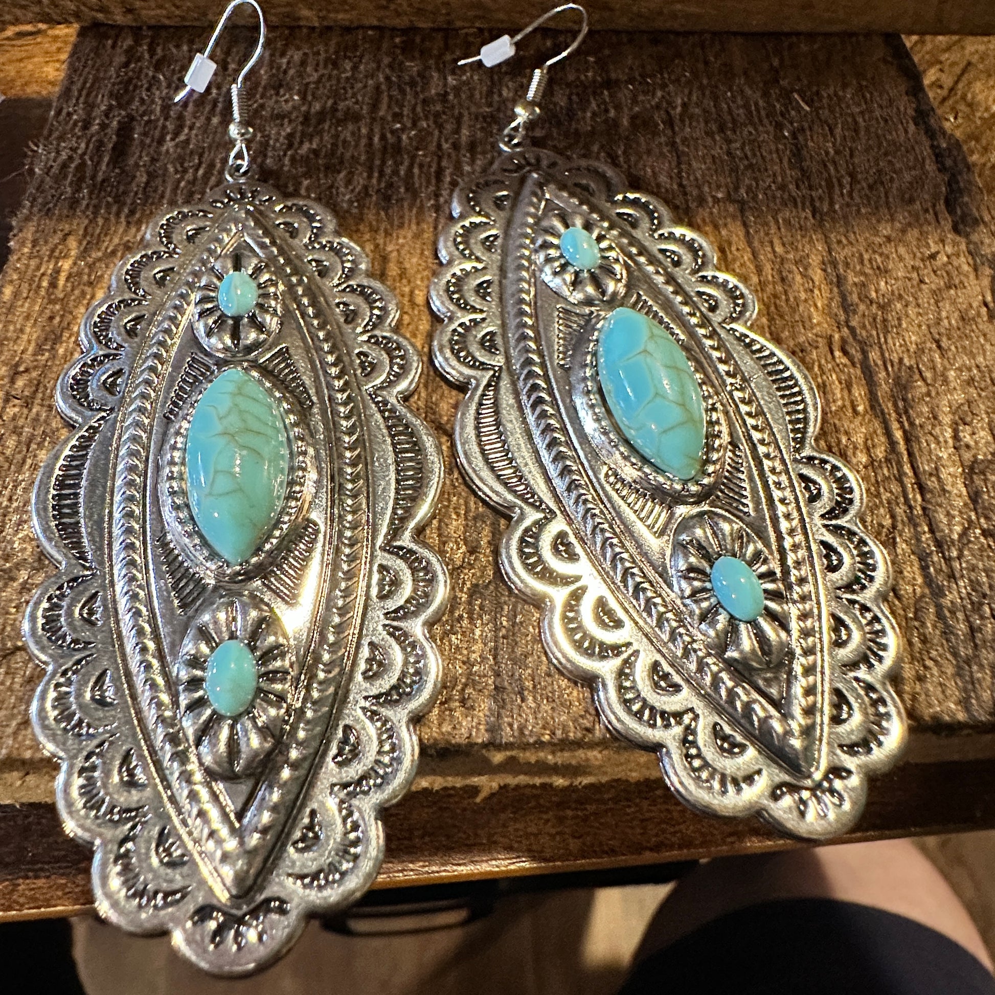 Boho Hippie Vintage Conch Cowgirl Oval Wire Earrings, Silver Plated Turquoise, Gift Box - Silver Elegant