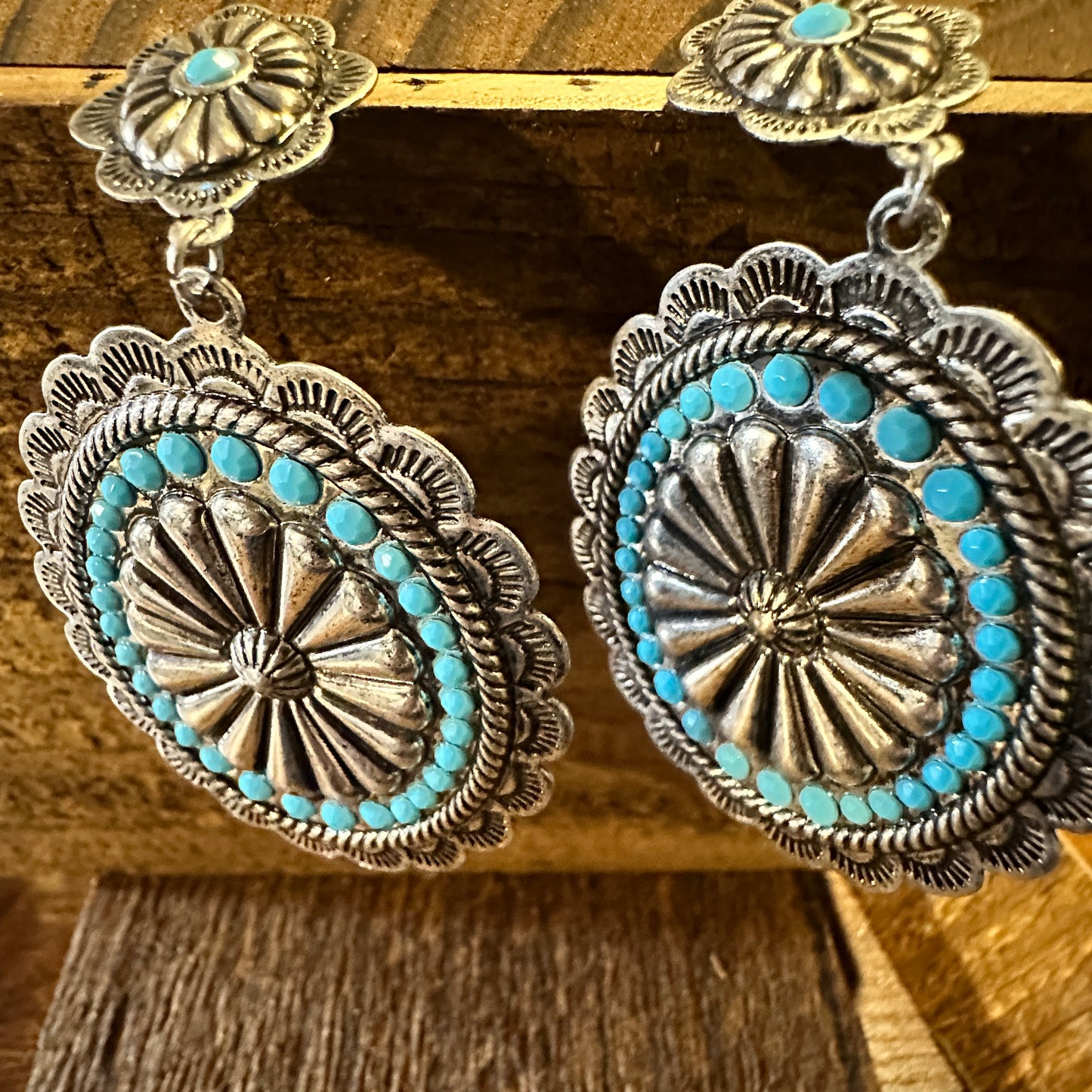 Boho Hippie Vintage Conch Cowgirl Stud Earrings, Silver Plated Turquoise, Gift Box - Silver Elegant