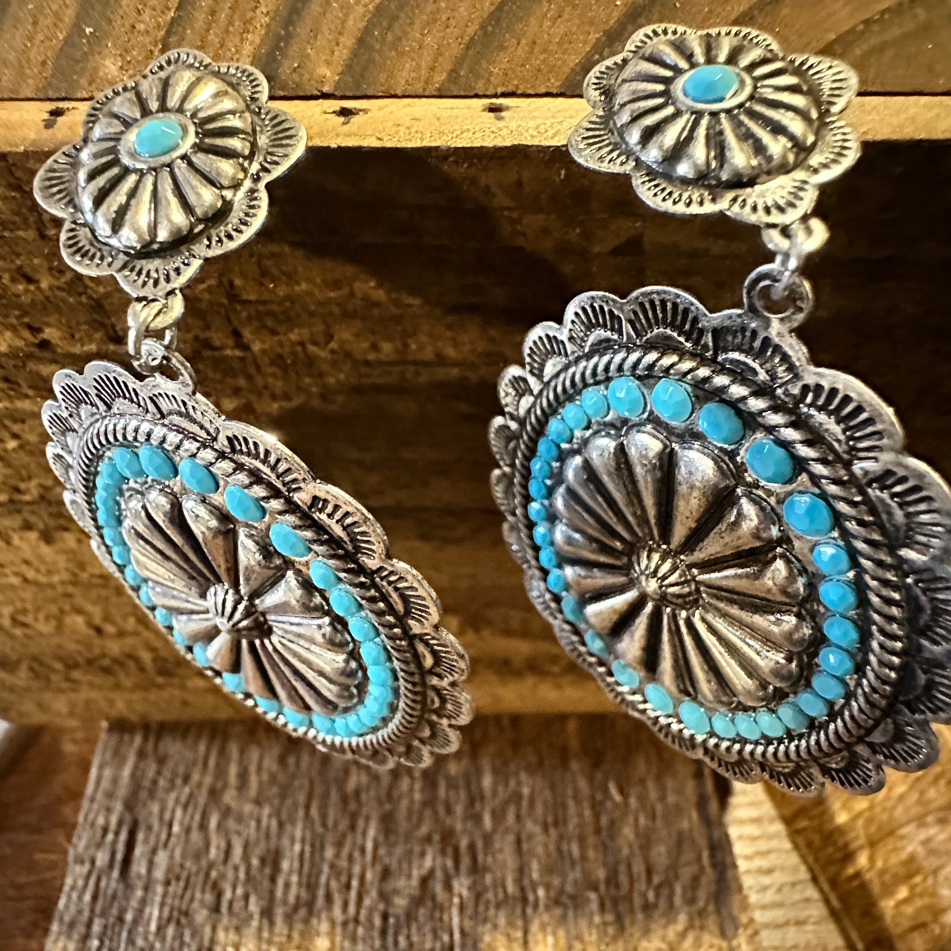 Boho Hippie Vintage Conch Cowgirl Stud Earrings, Silver Plated Turquoise, Gift Box - Silver Elegant