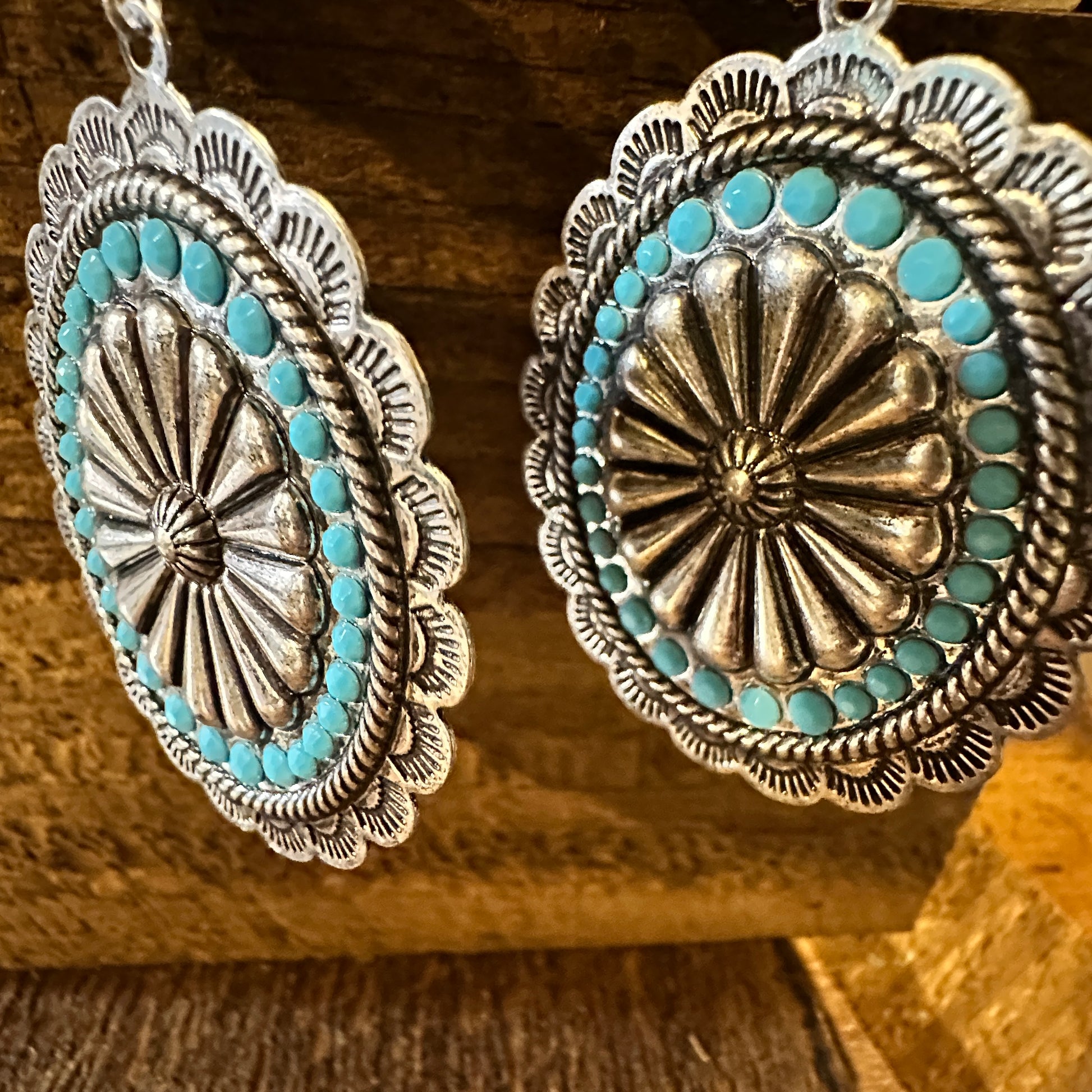 Boho Hippie Vintage Conch Cowgirl Stud Earrings, Silver Plated Turquoise, Gift Box - Silver Elegant