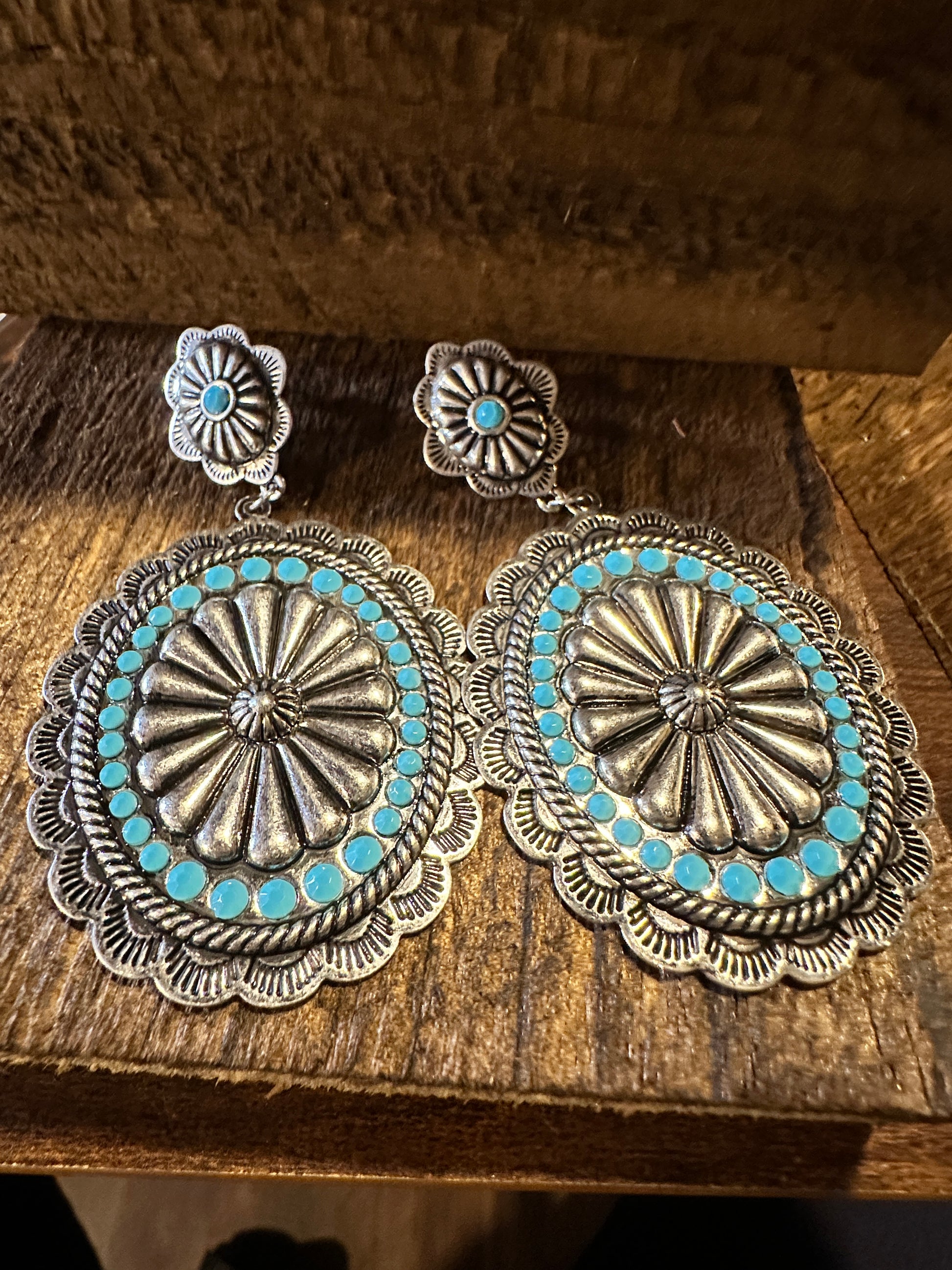 Boho Hippie Vintage Conch Cowgirl Stud Earrings, Silver Plated Turquoise, Gift Box - Silver Elegant