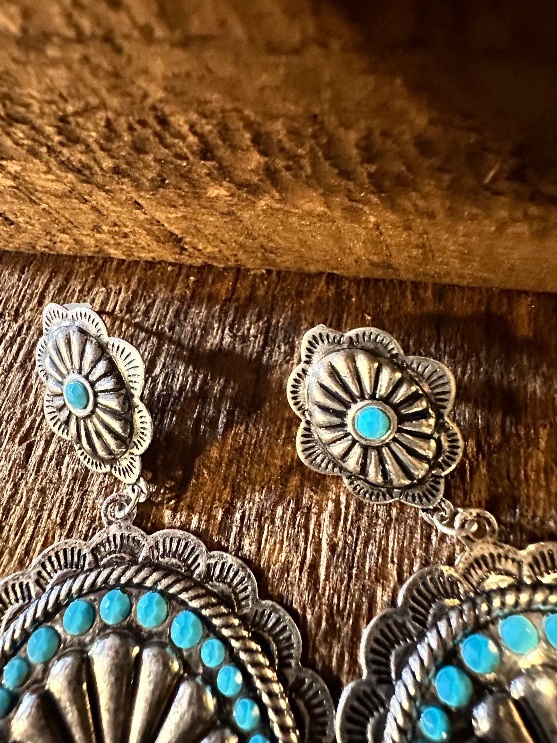 Boho Hippie Vintage Conch Cowgirl Stud Earrings, Silver Plated Turquoise, Gift Box - Silver Elegant