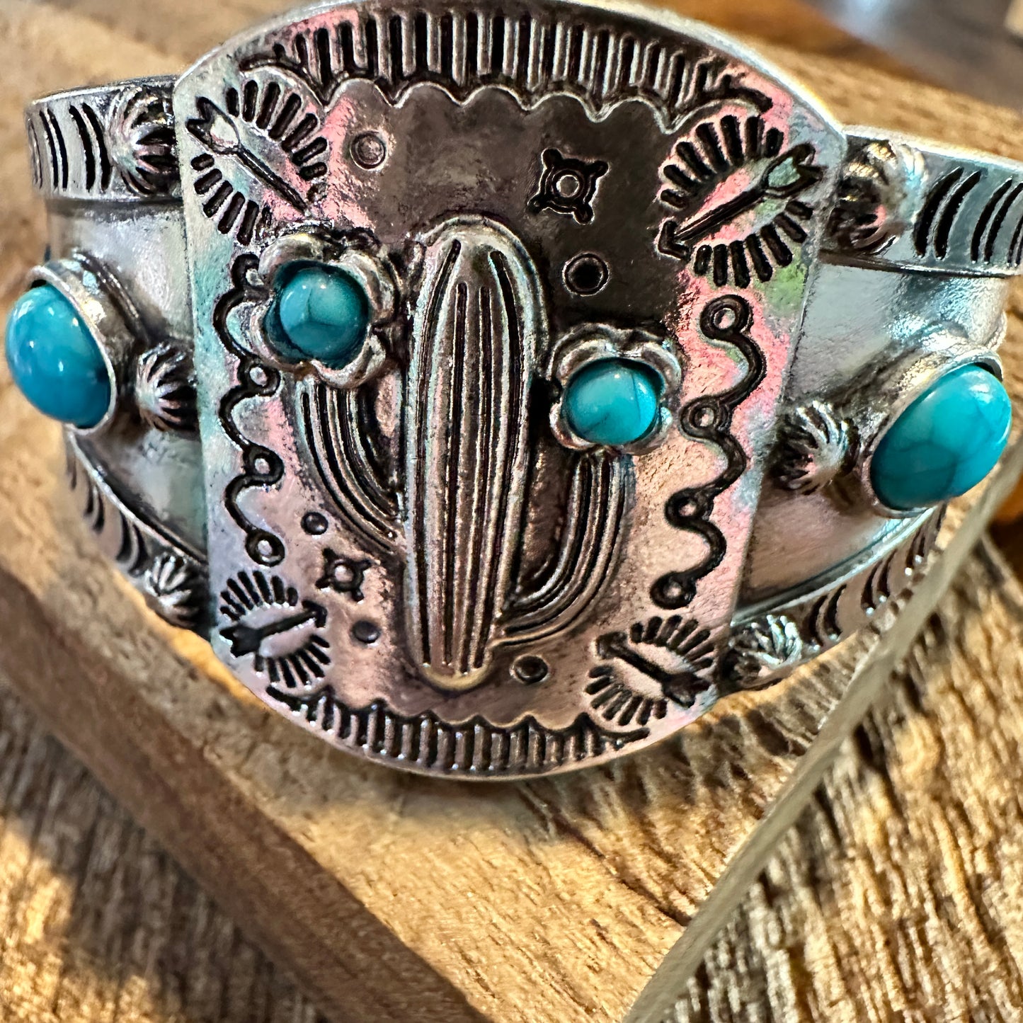 Boho Vintage SouthWestern Cowgirl Cuff Bracelet, Turquoise Stone, Gift Box - Silver Elegant